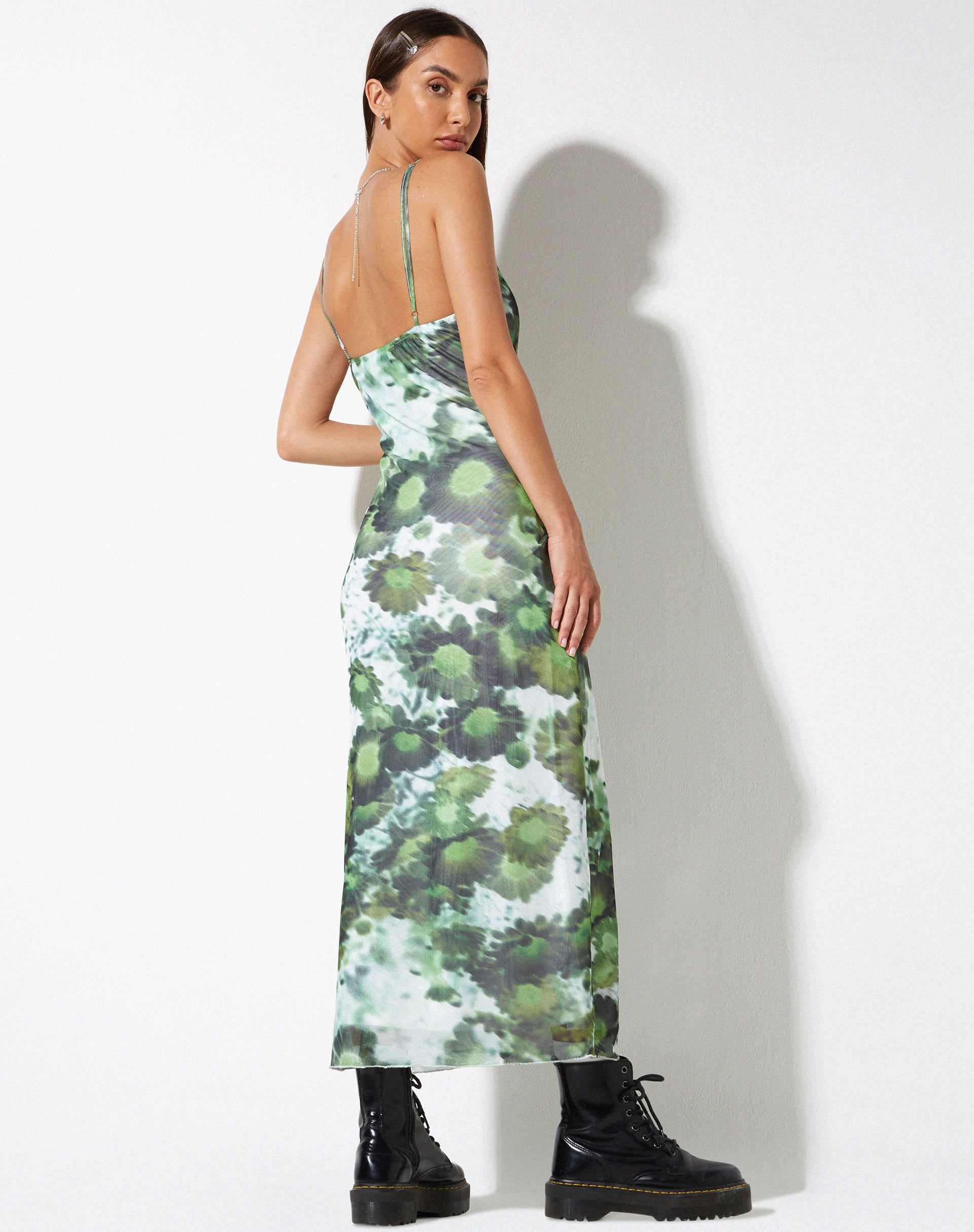 Image de la robe longue Chanda en vert pâquerette floue aux rayons X