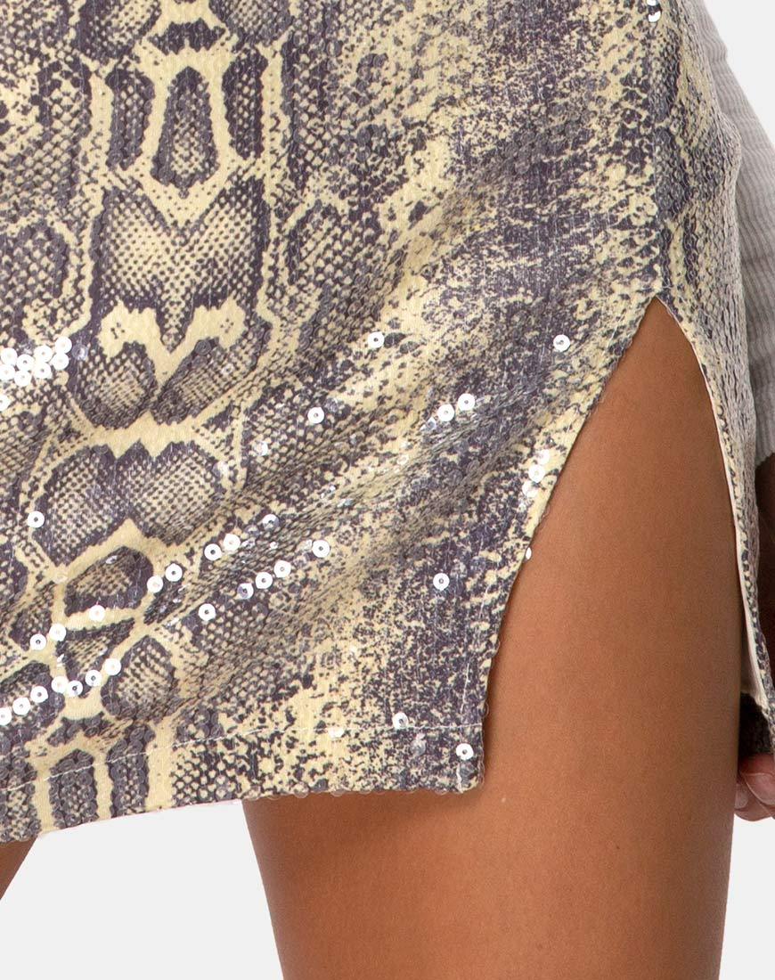 Image de la mini-jupe fendue Cheri en Acid Snake Clear Sequin