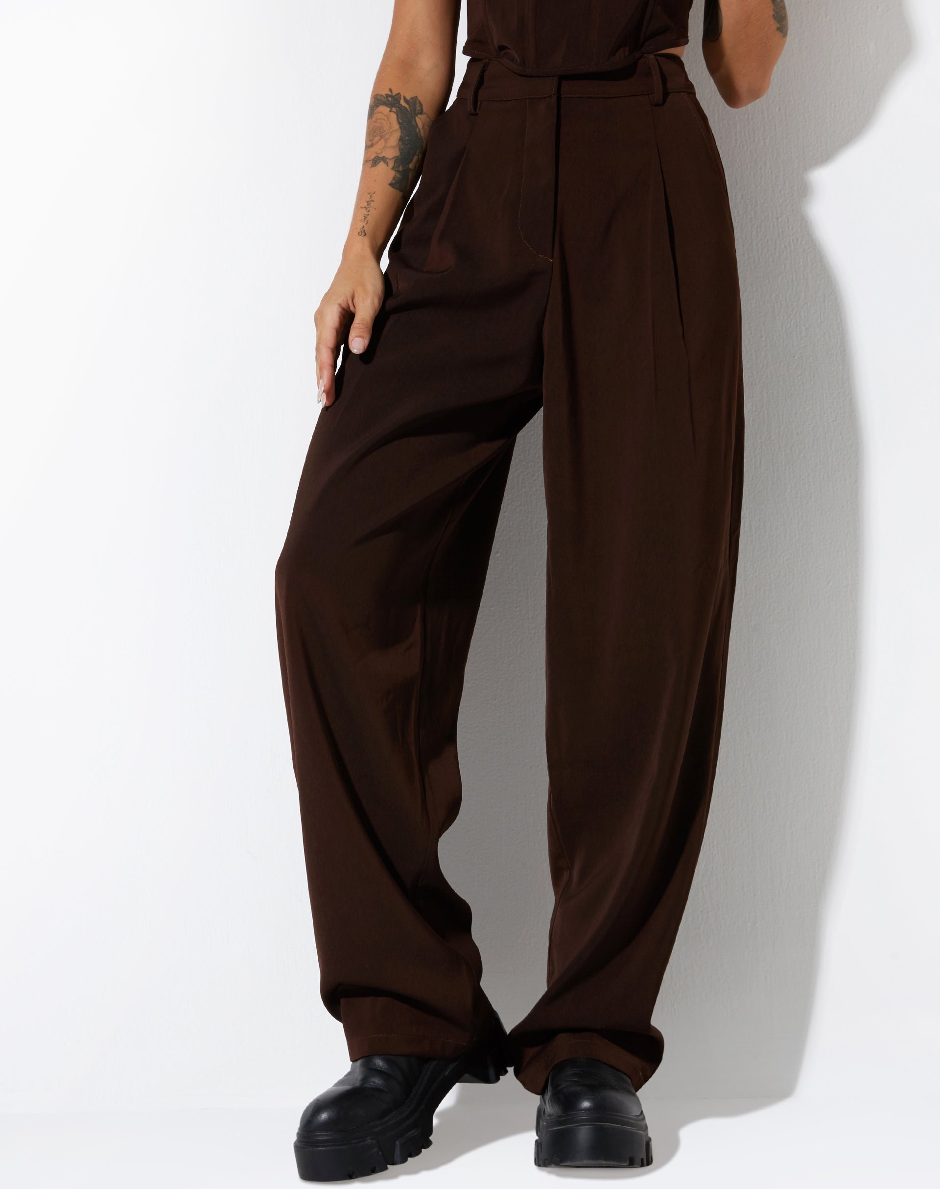IMAGE DU pantalon Cimo en tailleur chocolat noir