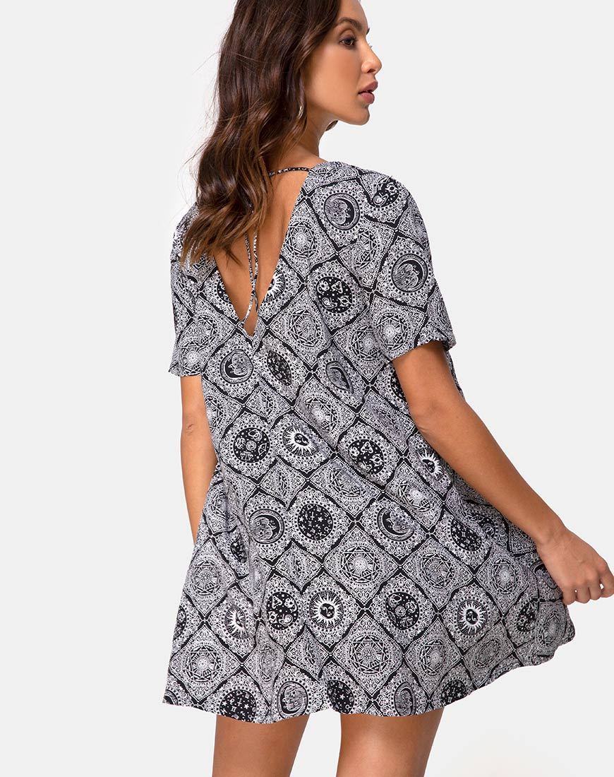 Robe Crosena en Astrology Black