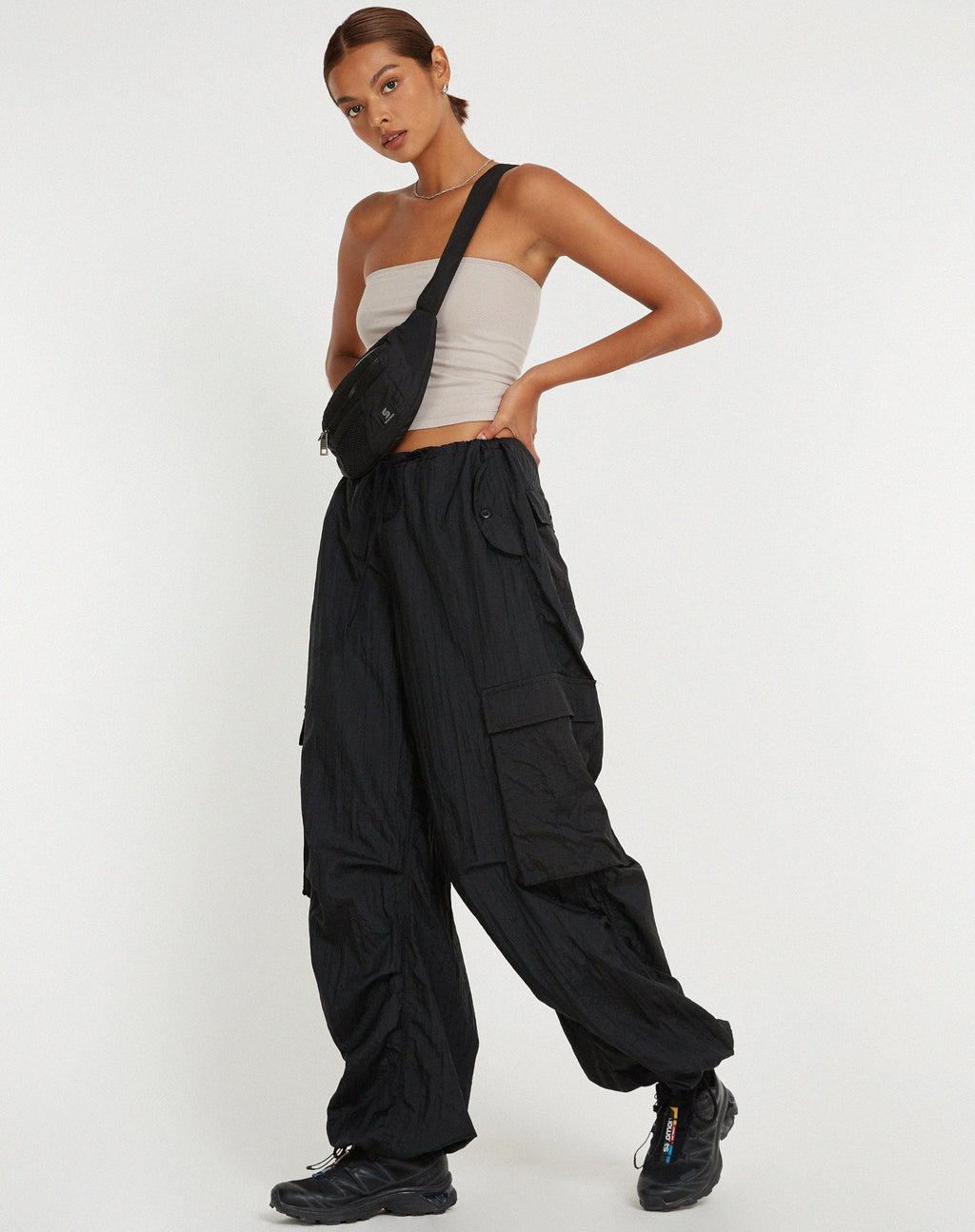 Cuties Pantalon cargo à jambes larges en noir
