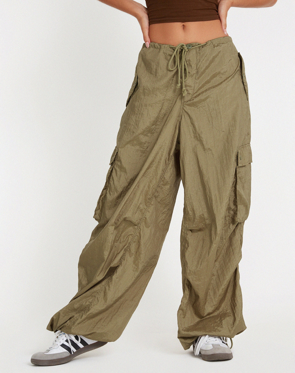 Cuties Pantalon cargo à jambes larges en Silver Gold