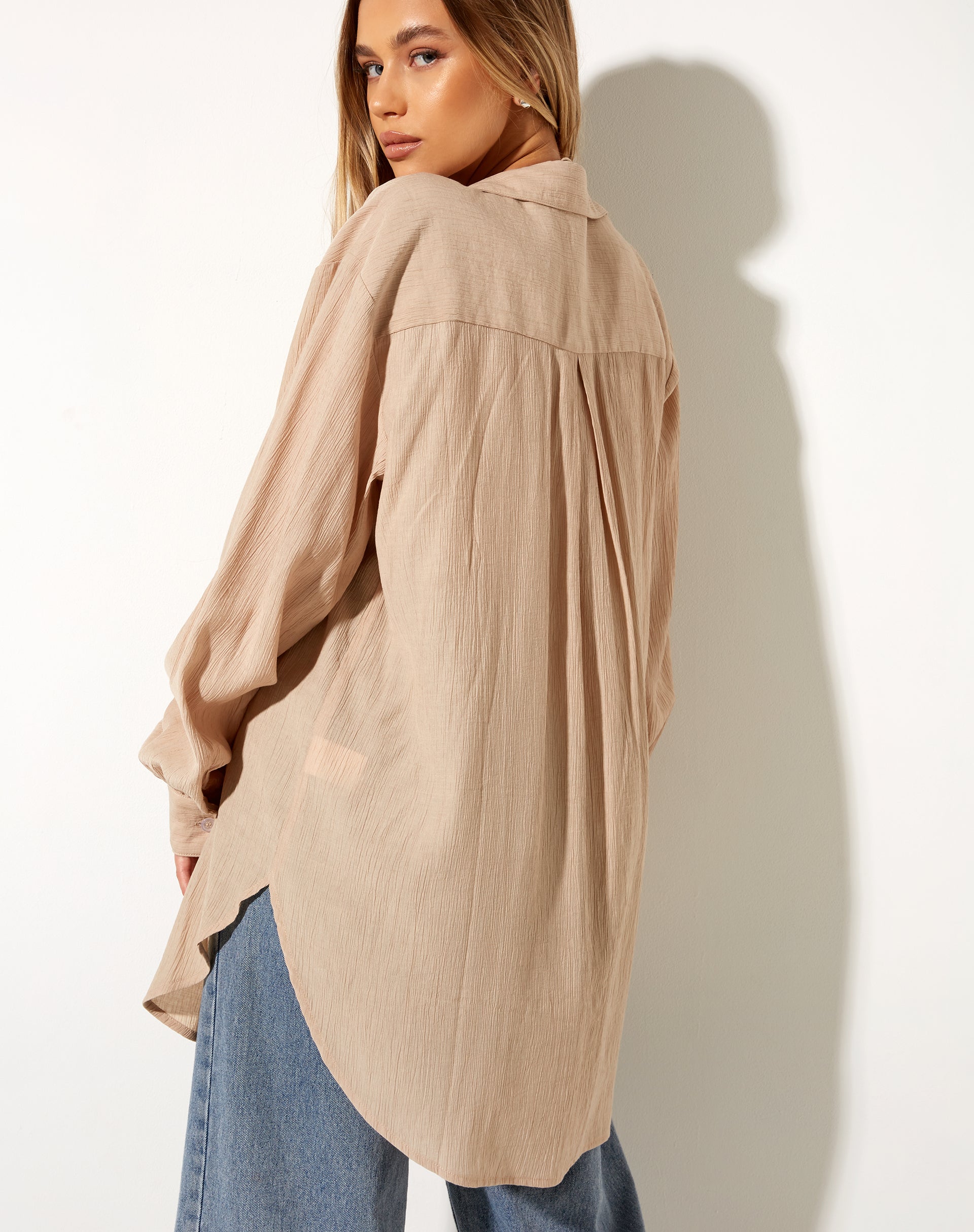 Image de Dael Oversized Shirt in Crinkle Tan