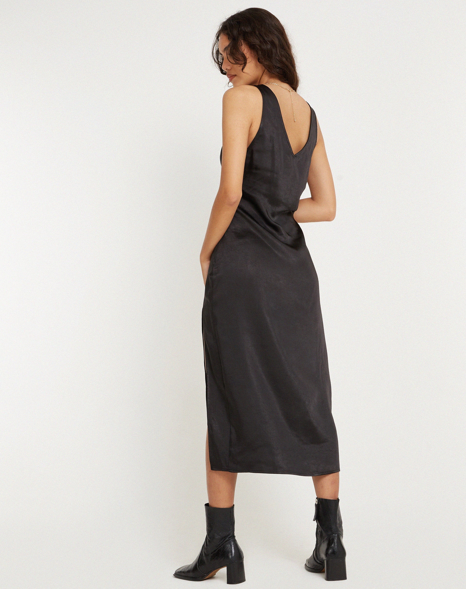 image de Damora Midi Dress in Satin Black