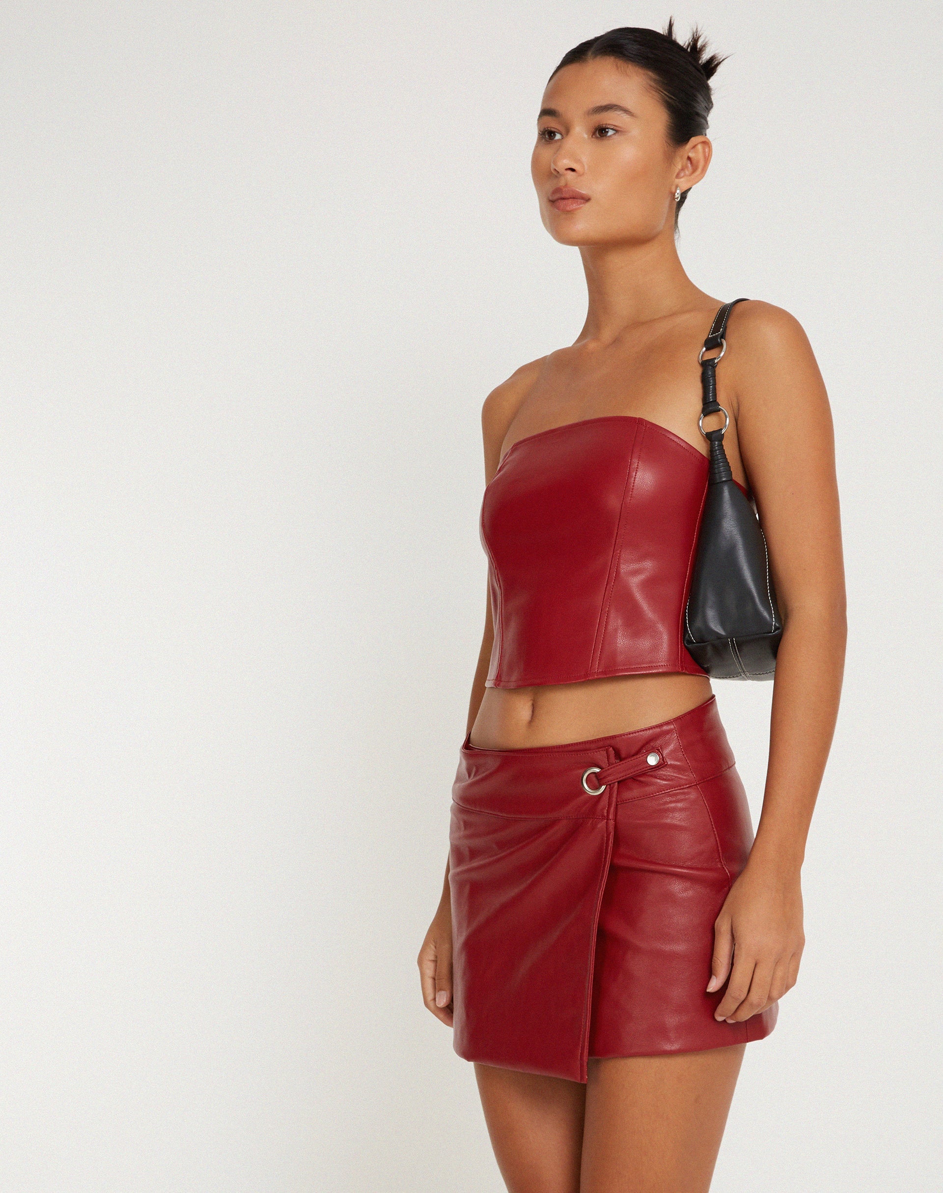 Image de la mini-jupe Rolo en PU rouge sang