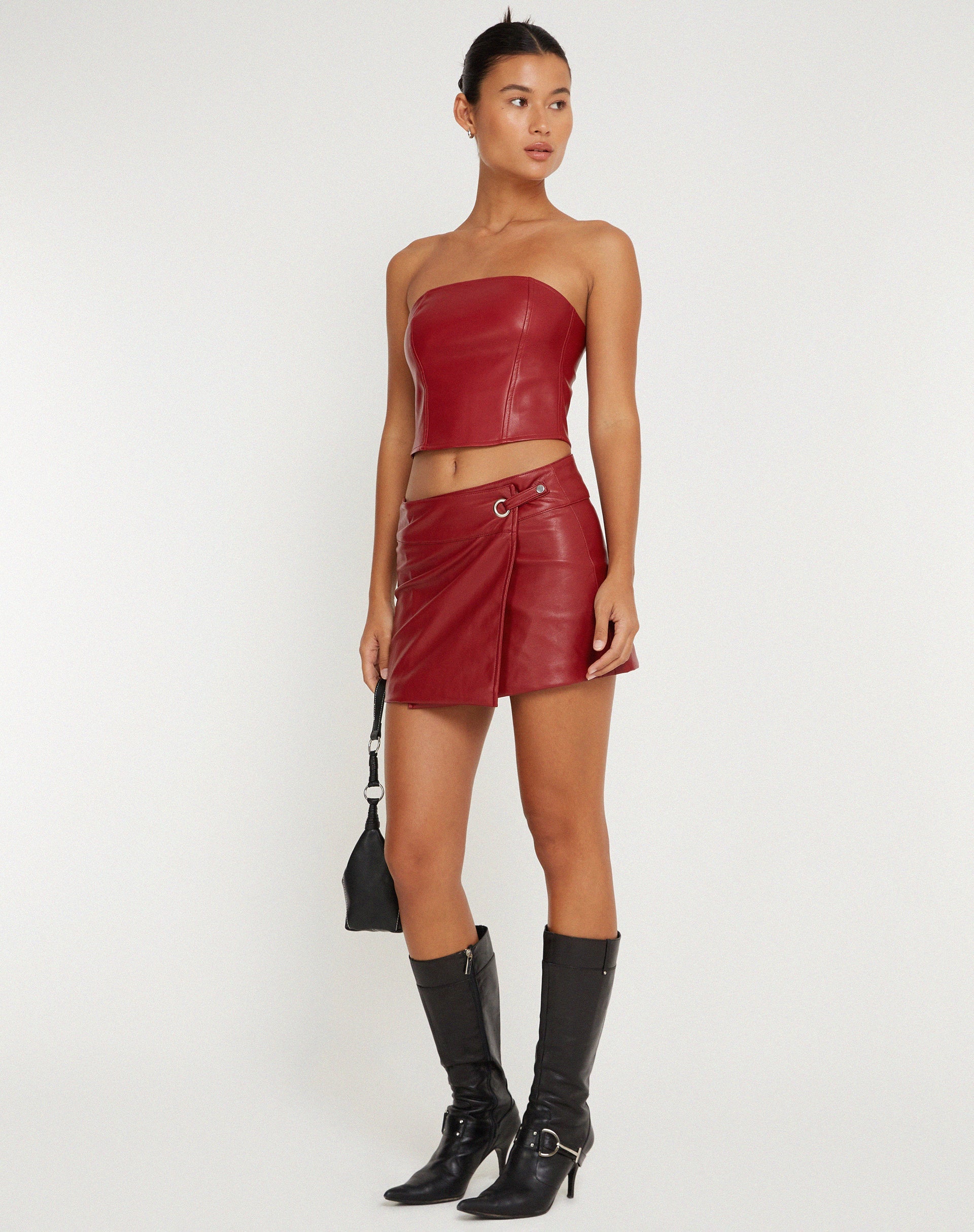 Image de la mini-jupe Rolo en PU rouge sang