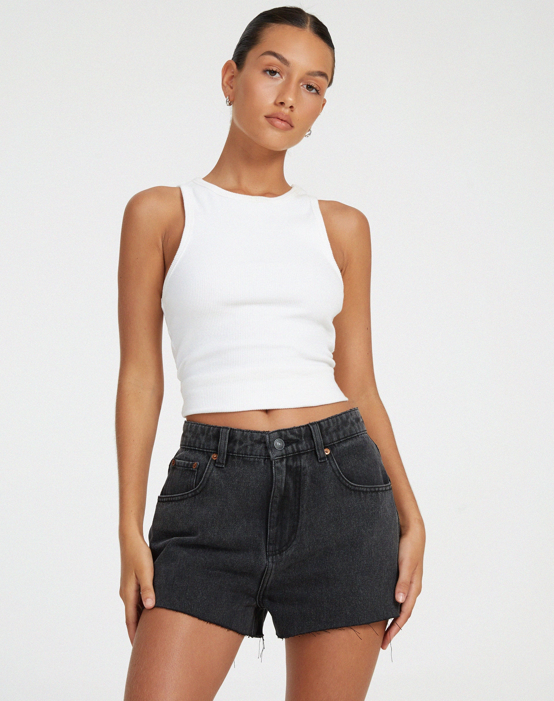 image de Short en denim en noir délavé