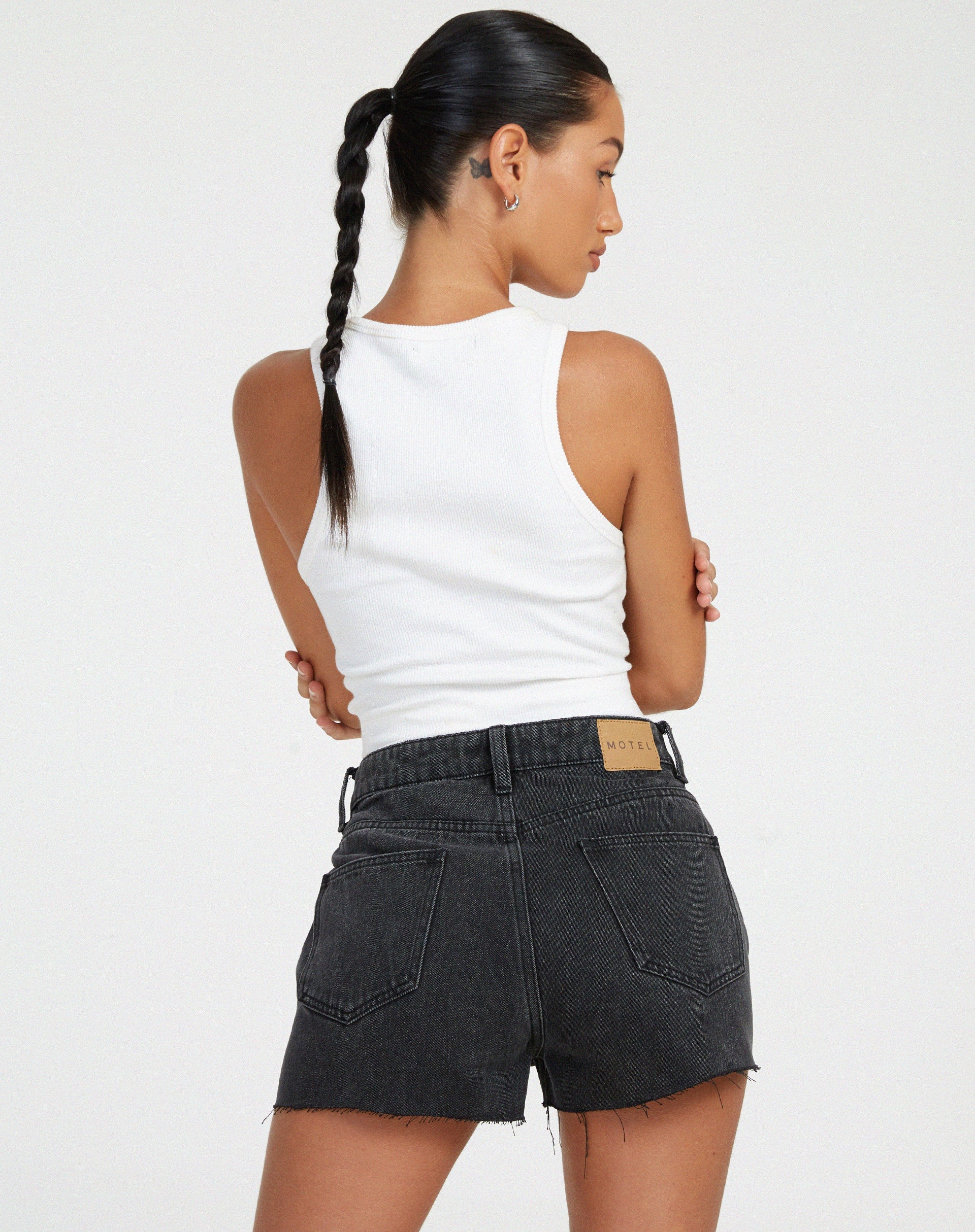 image de Short en denim en noir délavé