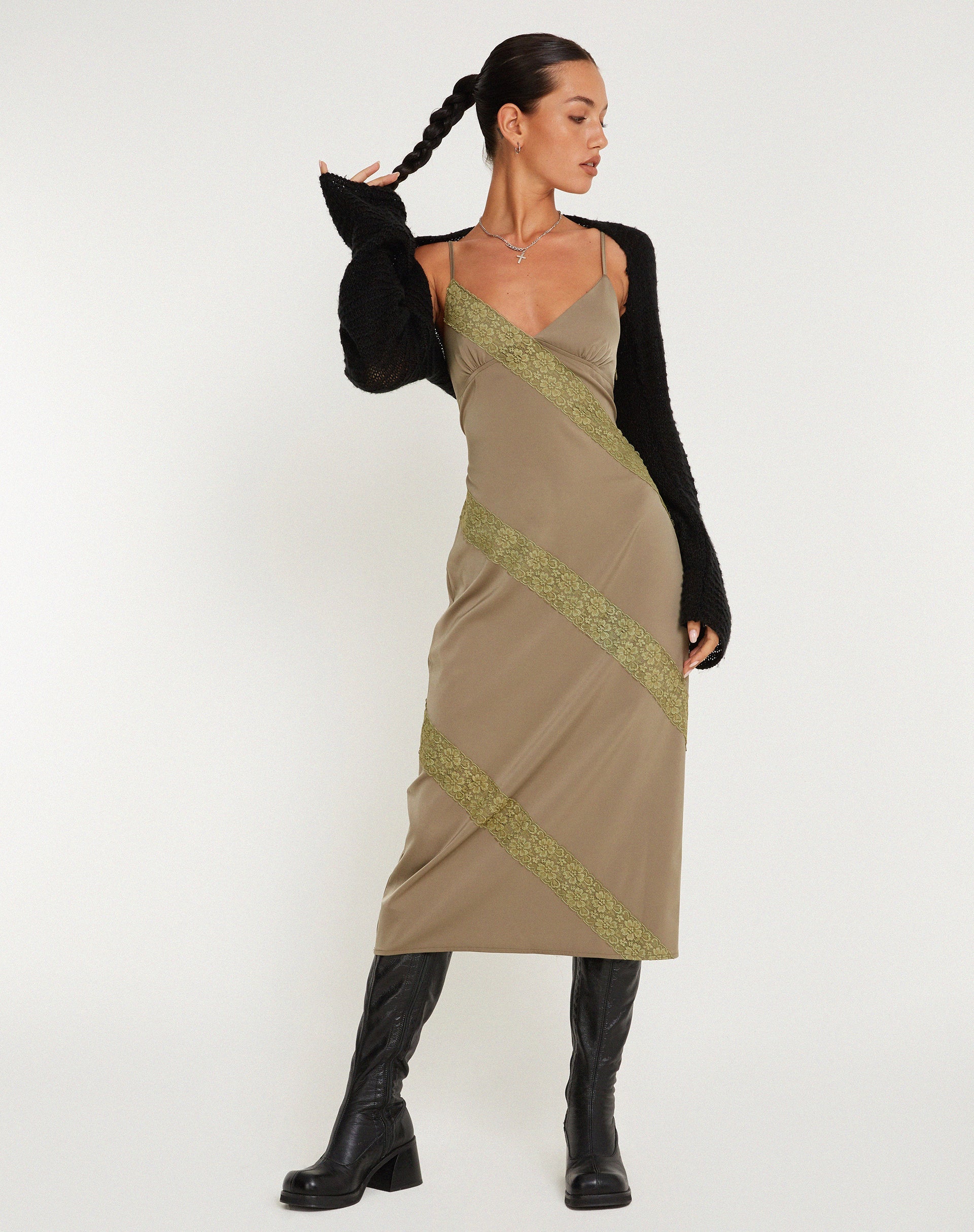 image de Deonne Midi Dress in Satin Avocado