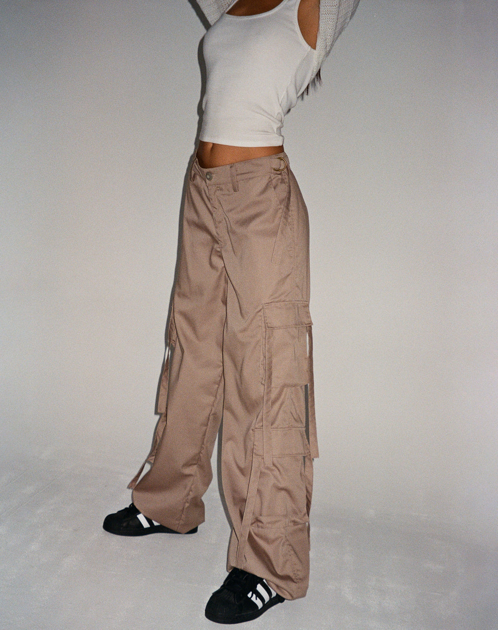 Pantalon cargo à jambe large Edgar en coton drill taupe
