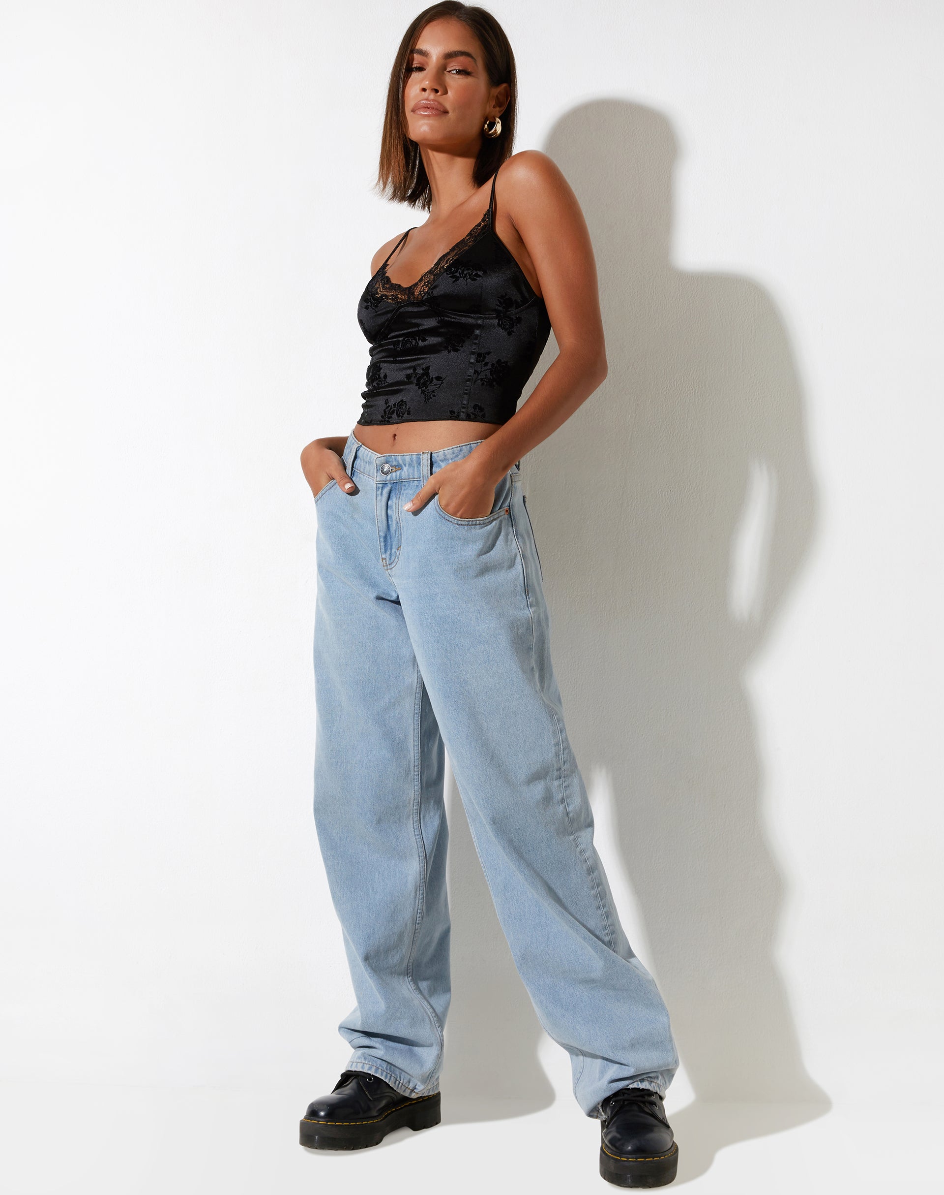 image de Ekana Crop Top in Black Rose Flock