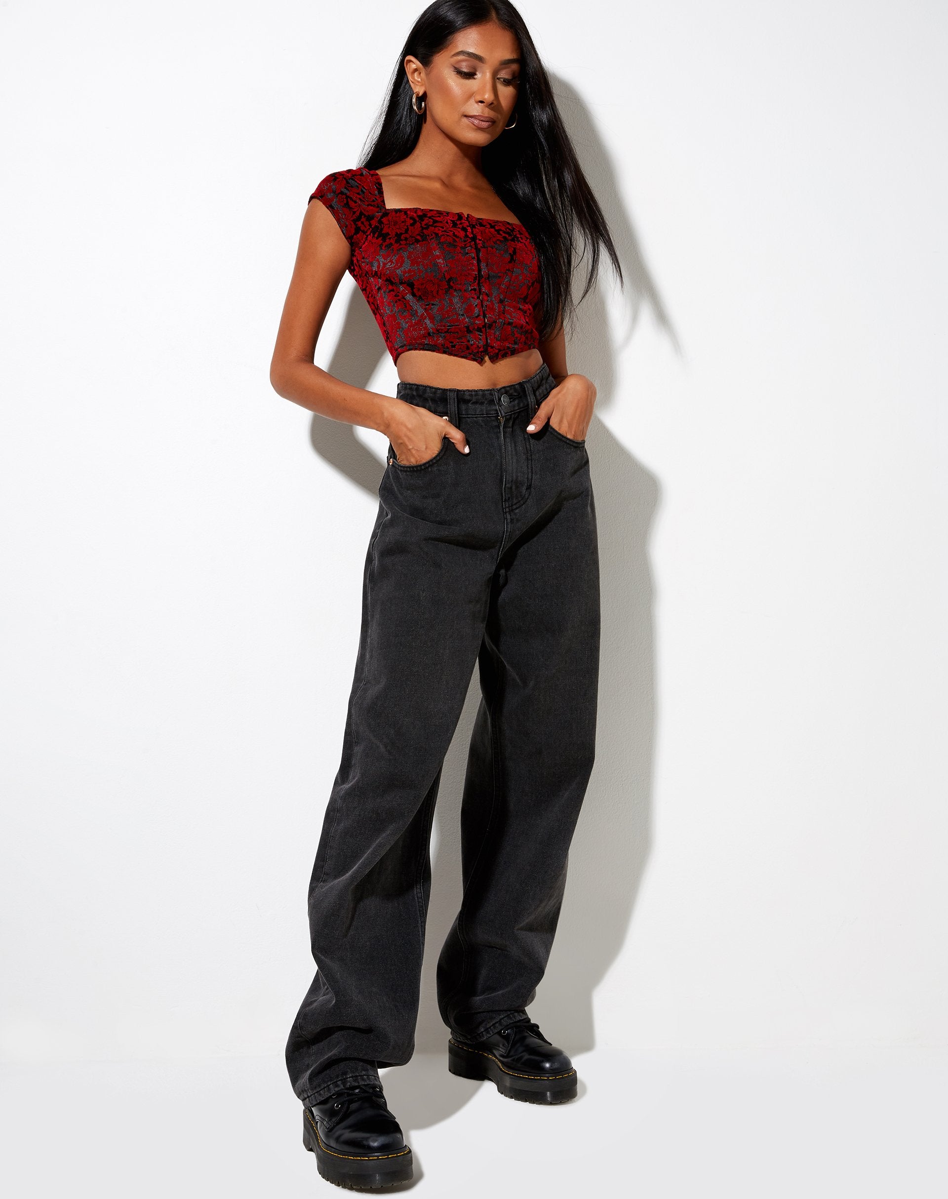 Image de Elis Crop Top in Brocade Flower Black and Red