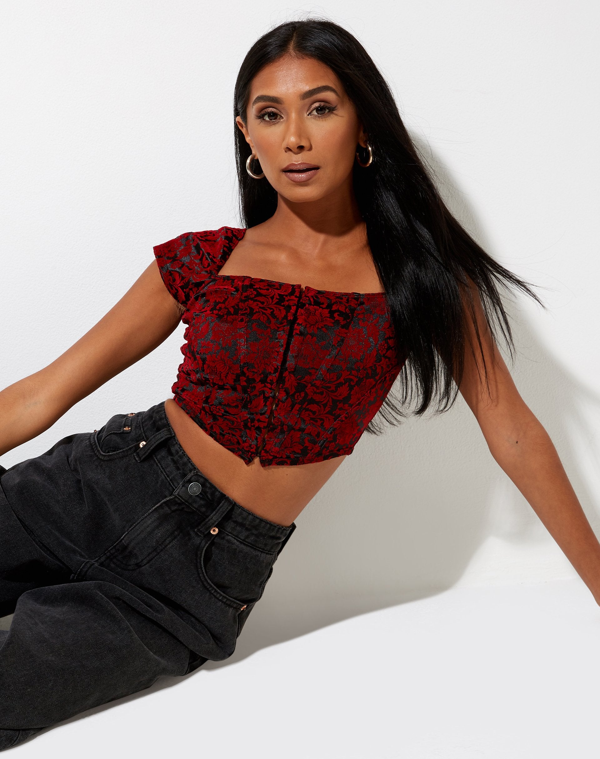 Image de Elis Crop Top in Brocade Flower Black and Red