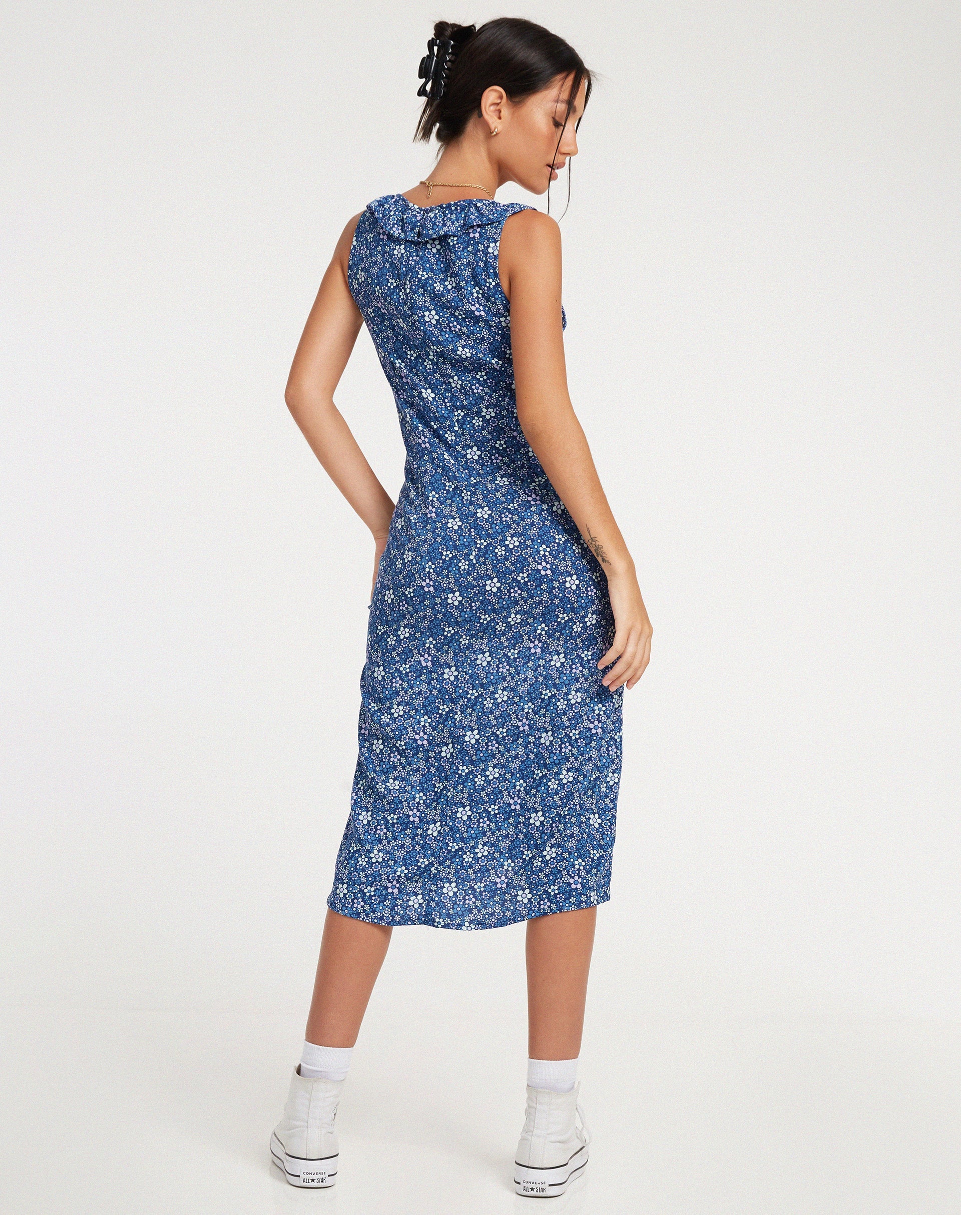 Image de Elleta Midi Dress in Retro Floral Blue