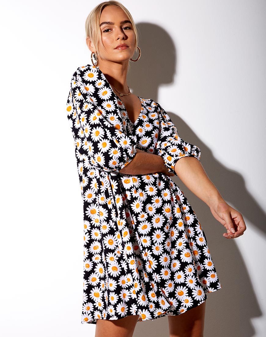 Elna Babydoll Dress in Daisy Love Black (Robe nuisette en marguerite)