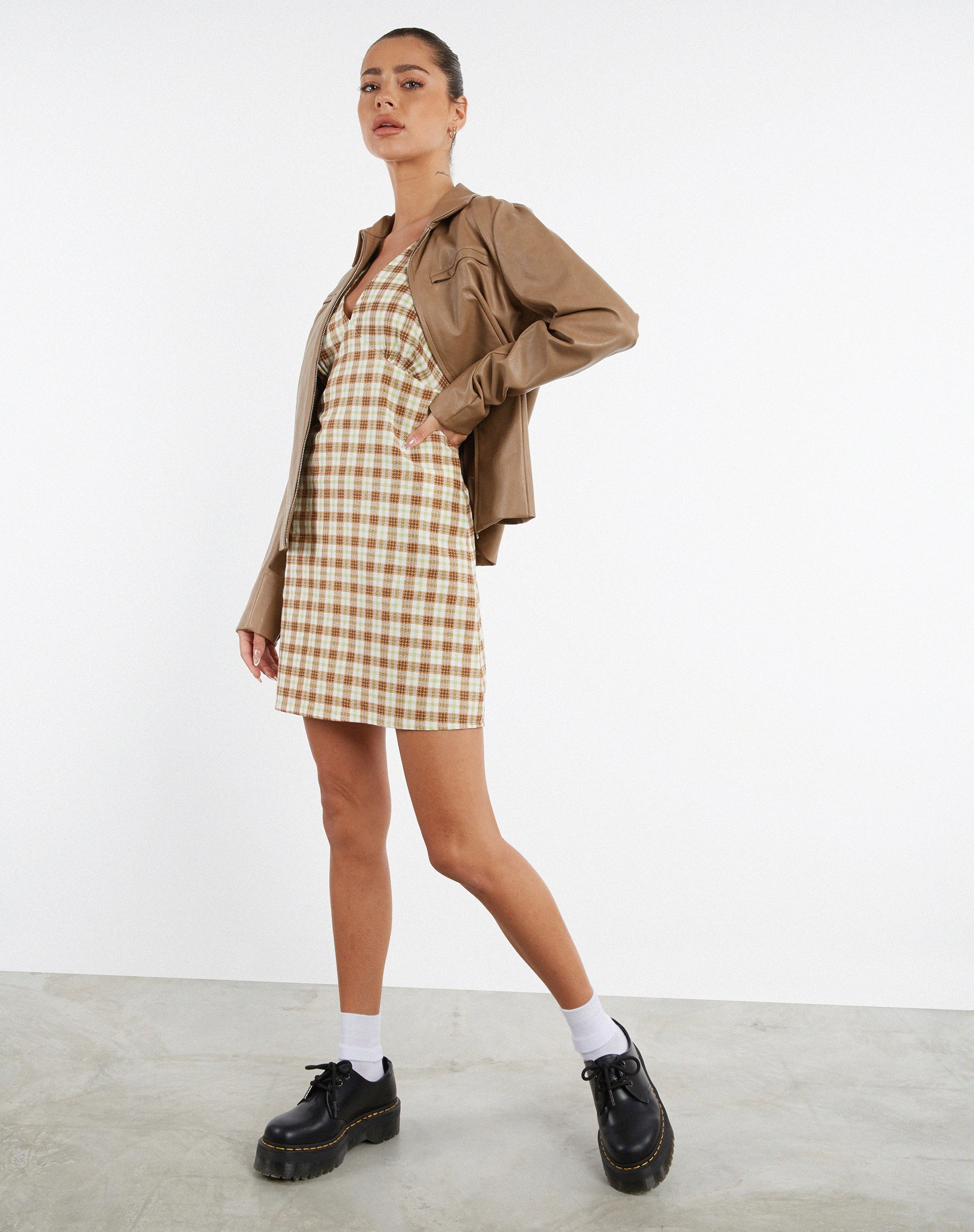 Image de MOTEL X JACQUIE Robe de jour Eluned à carreaux jaunes et bruns