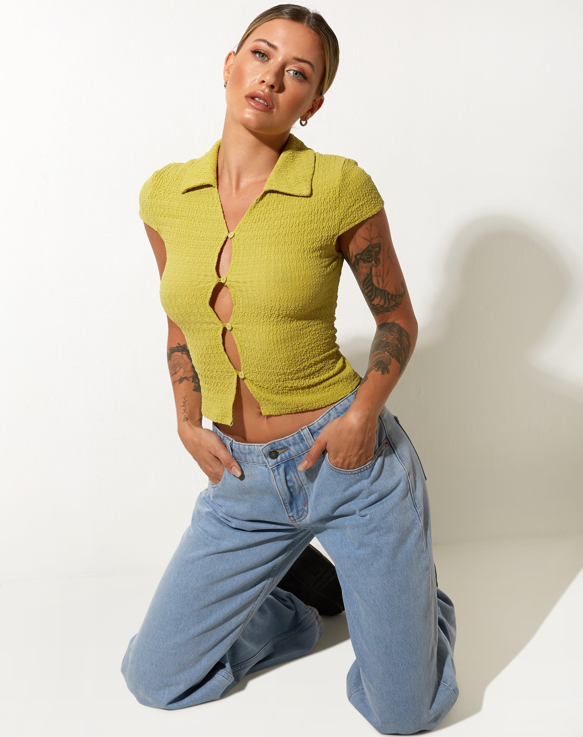 image de la chemise Elva dans l'huile d'olive Bubble Jersey