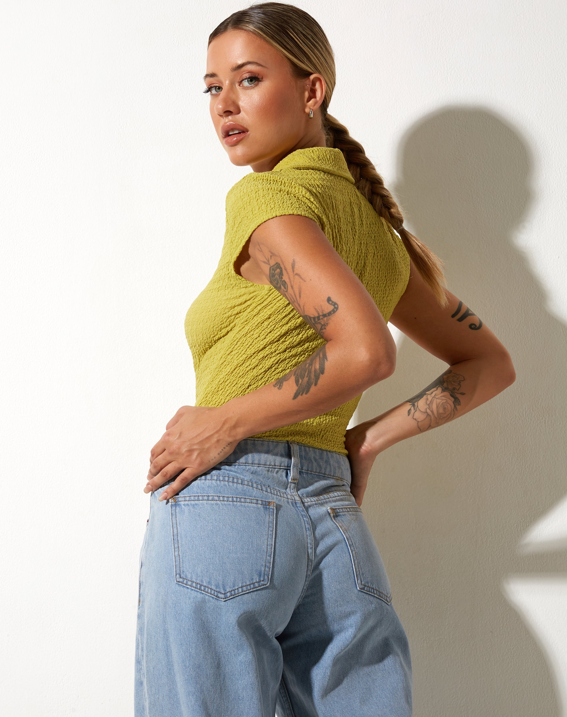 image de la chemise Elva dans l'huile d'olive Bubble Jersey