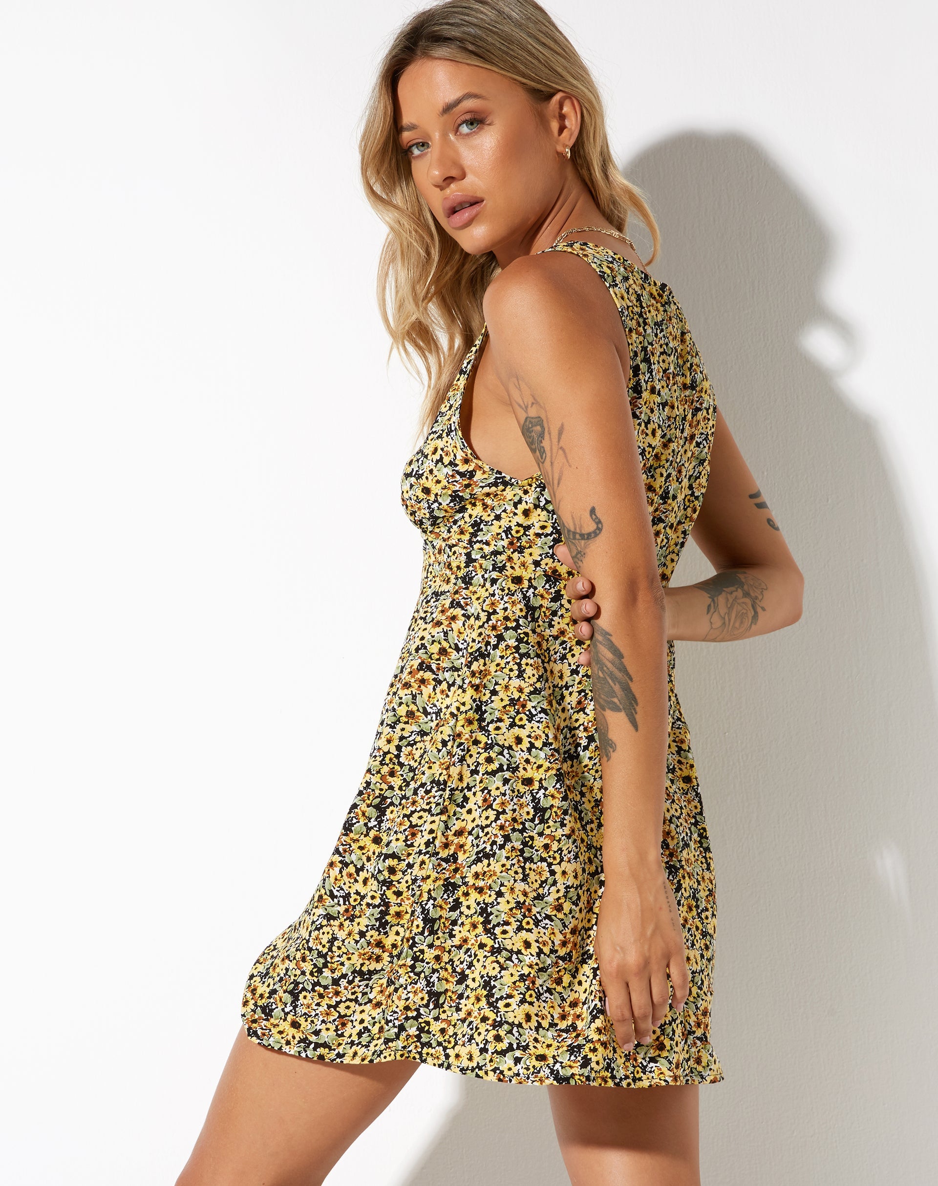 image de Enslee Slip Dress in Spring Ditsy Yellow