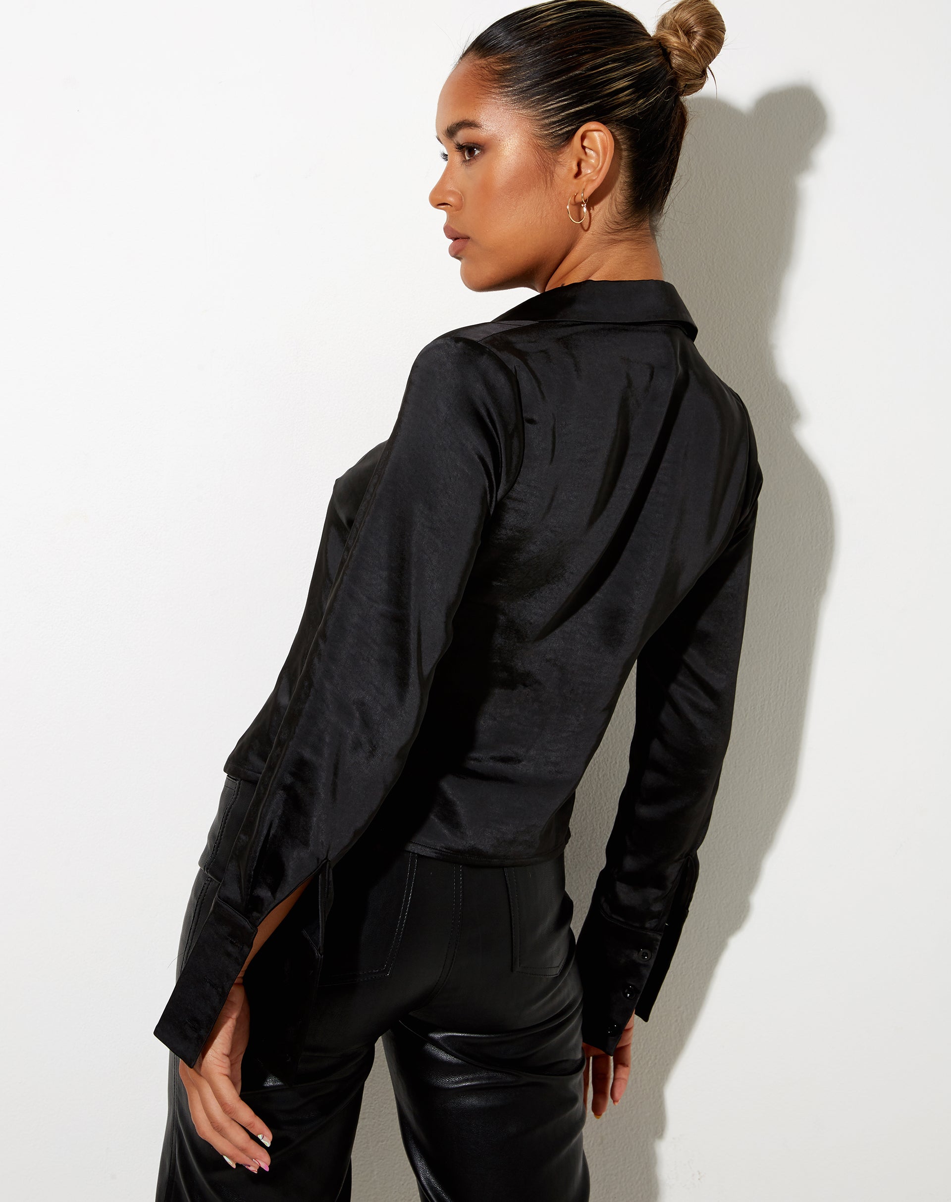 Image de la chemise Estesa en satin noir