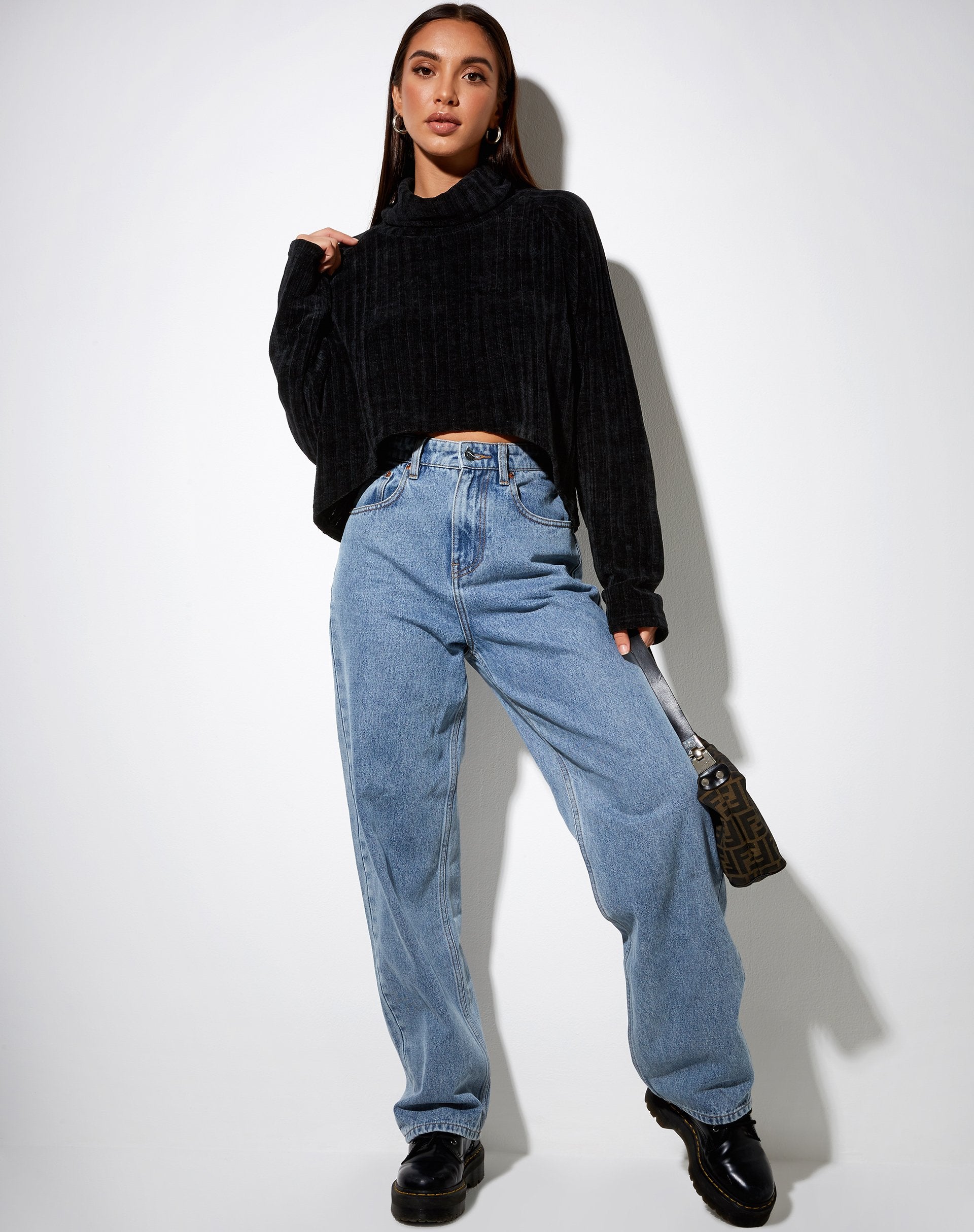 Image de l'Evie Cropped Jumper in Chenille Black