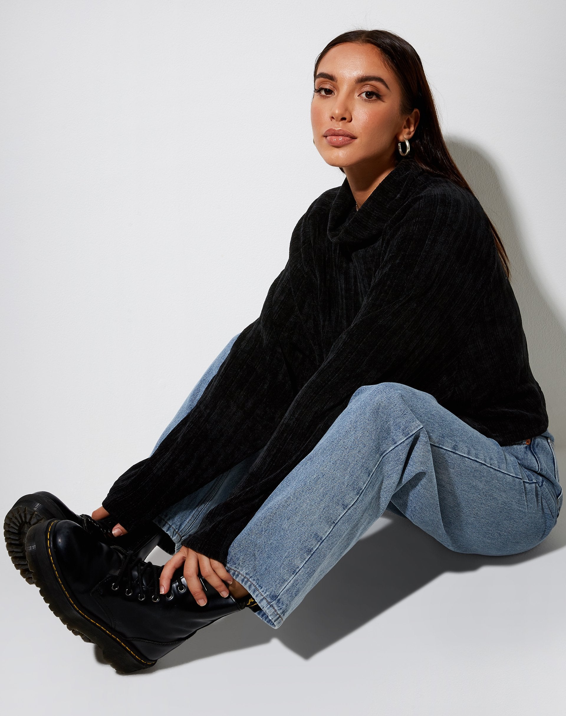 Image de l'Evie Cropped Jumper in Chenille Black