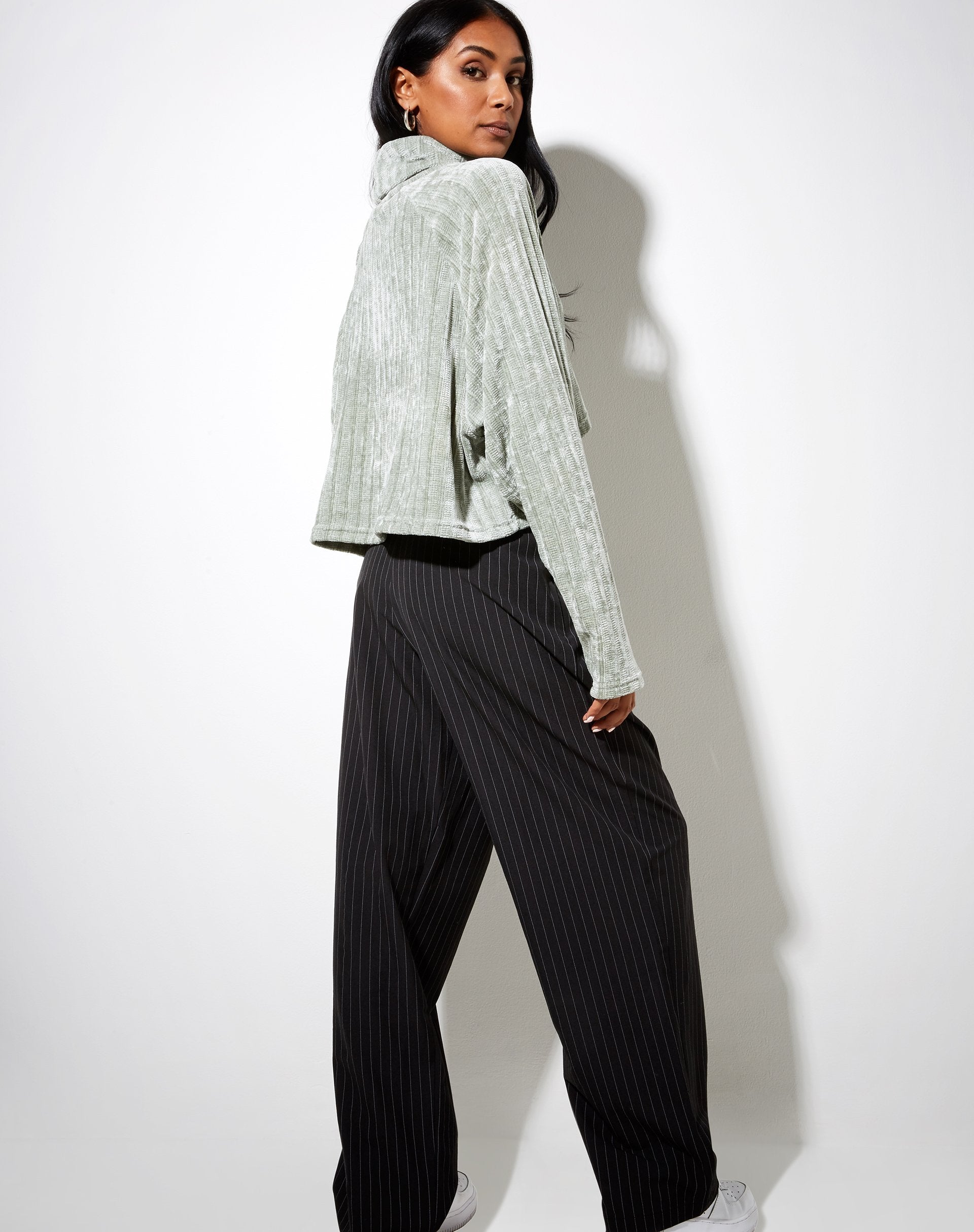 Image de l'Evie Cropped Jumper in Chenille Sage