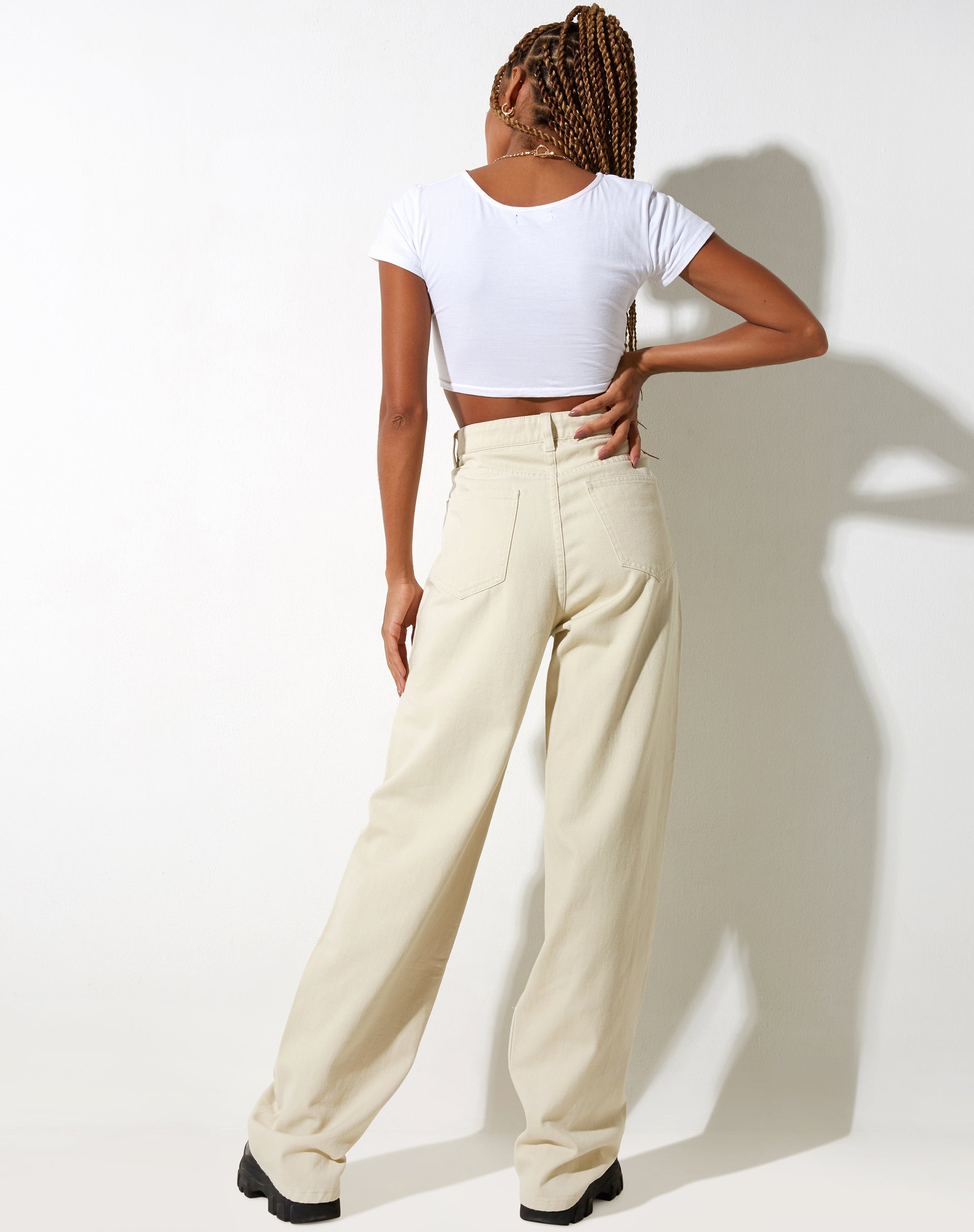 Image de Jeans parallèles à boutons apparents en crème chaude