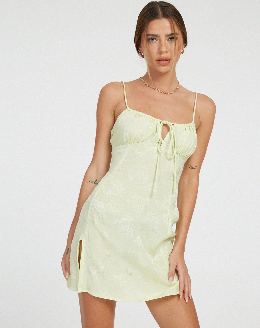 Famala - Robe à bretelles en satin rose pistache