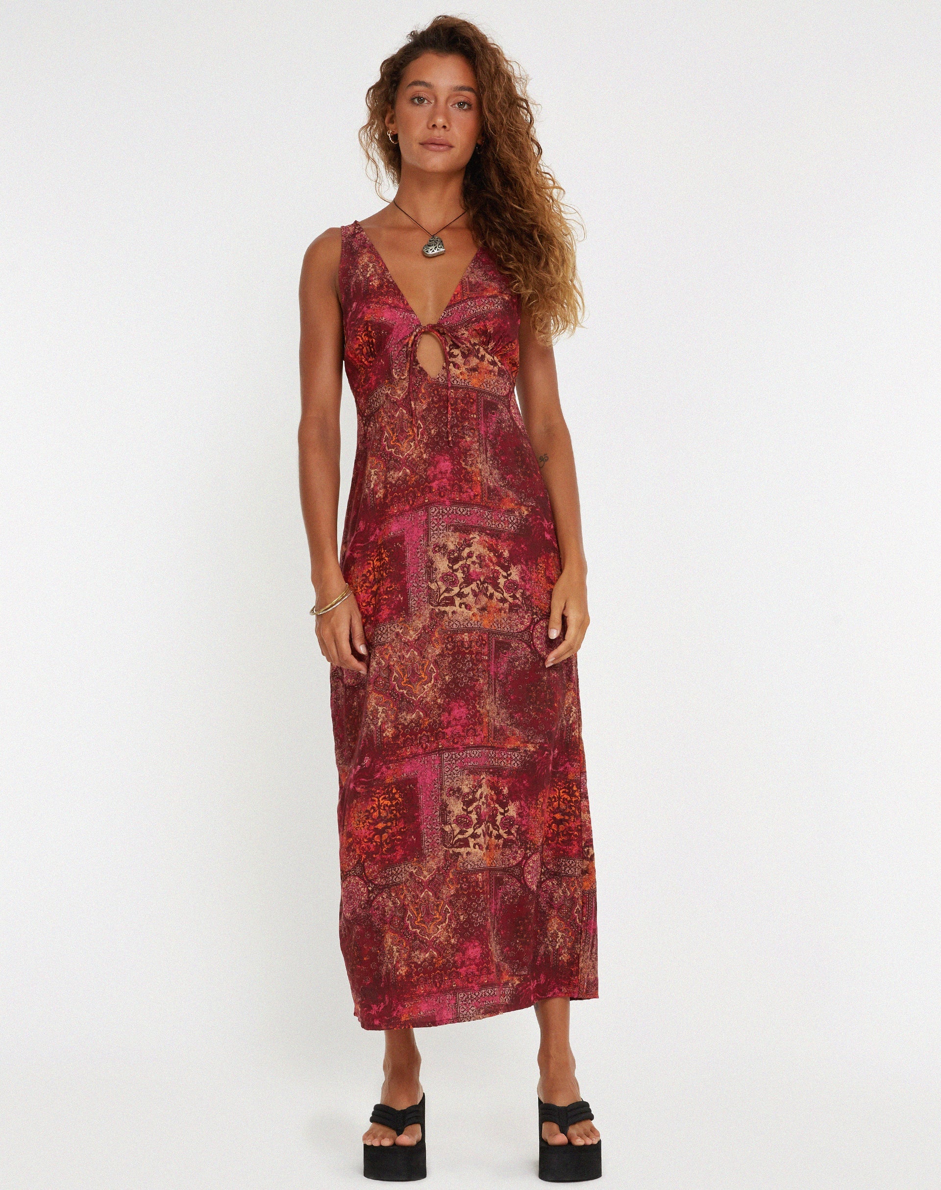 image de Fiaso Midi Dress in Abstract Paisley Red
