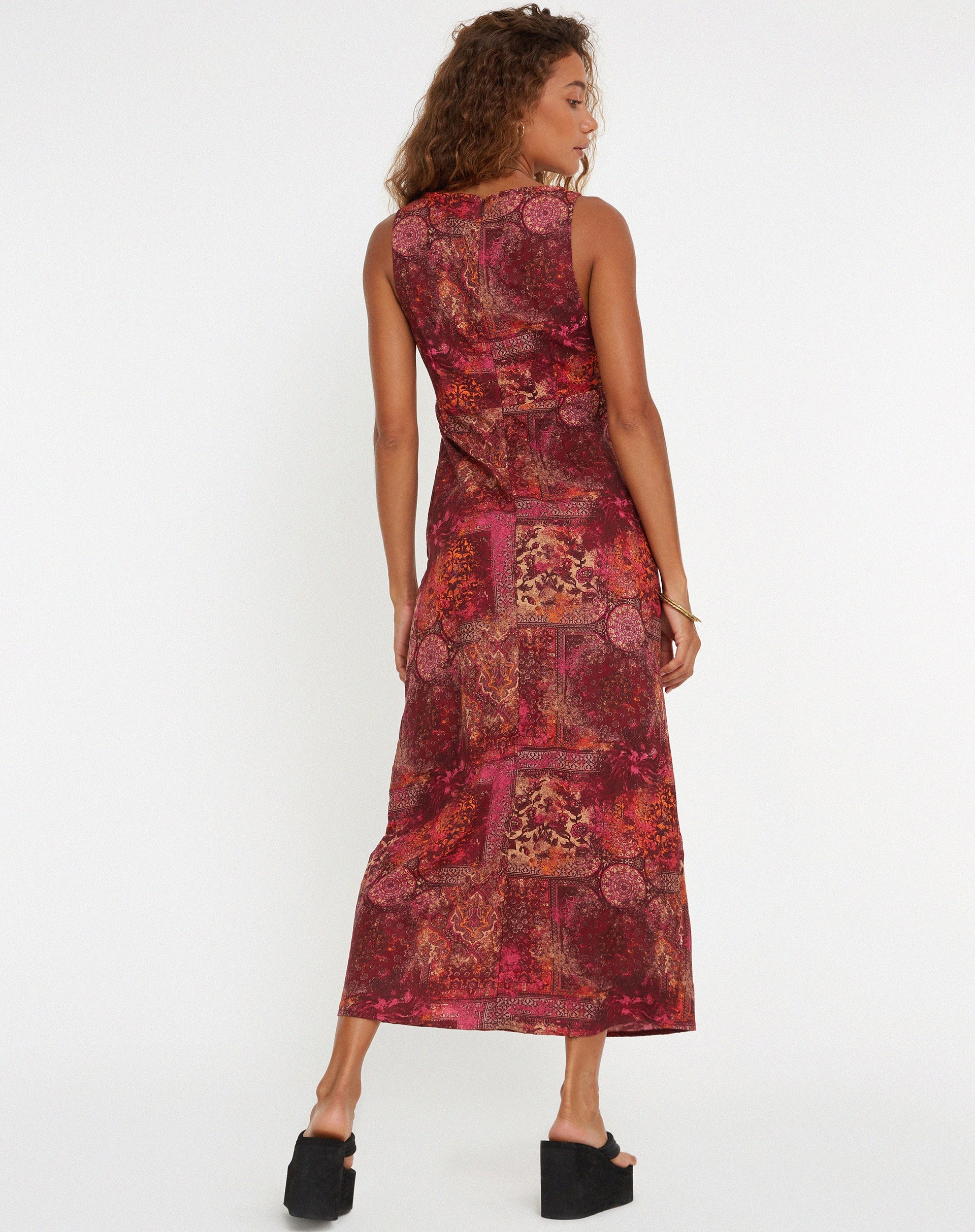 image de Fiaso Midi Dress in Abstract Paisley Red