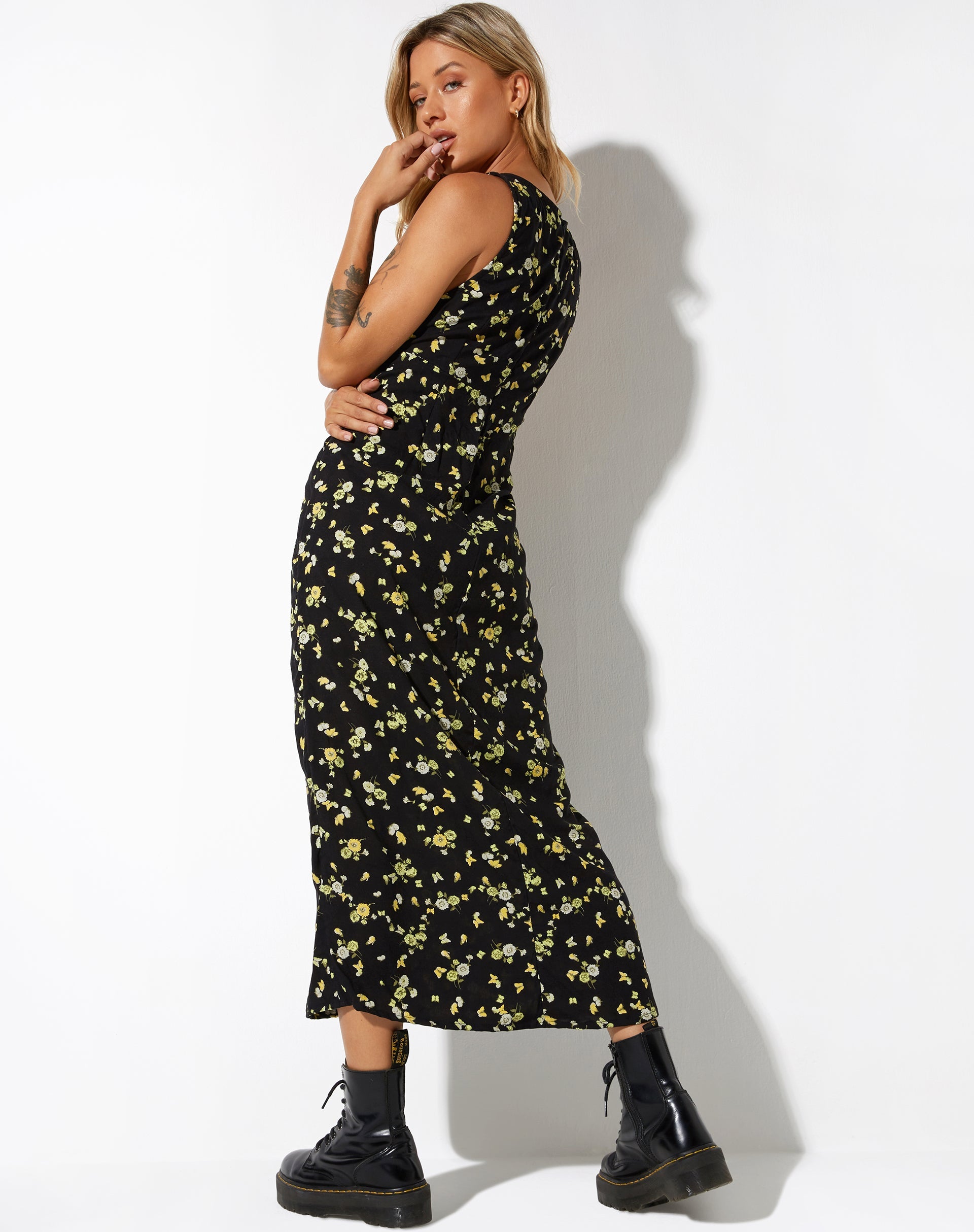 image de Fiaso Midi Dress in Lemon and Lime Black