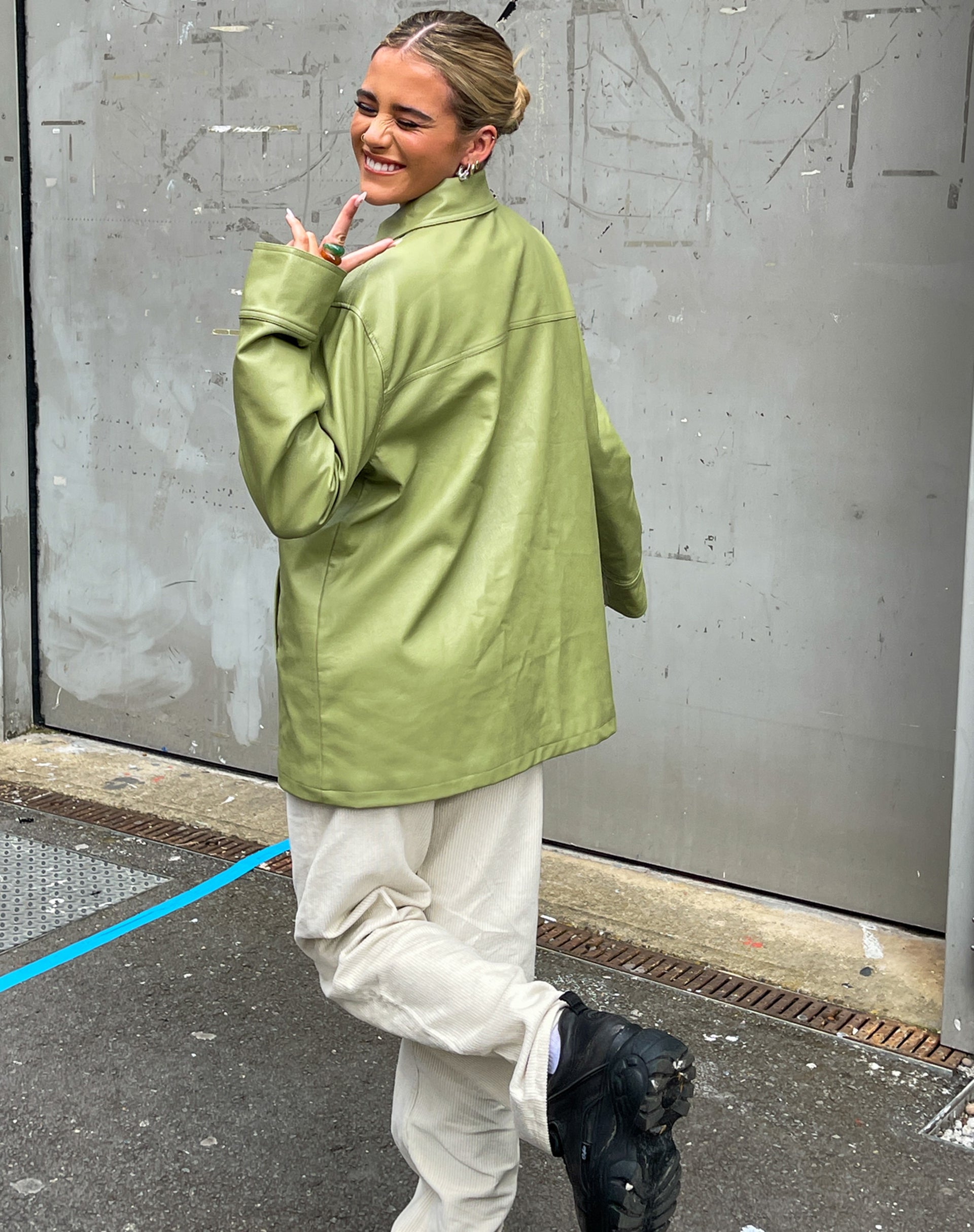 Image de MOTEL X OLIVIA NEILL Veste Walta en Pu Green