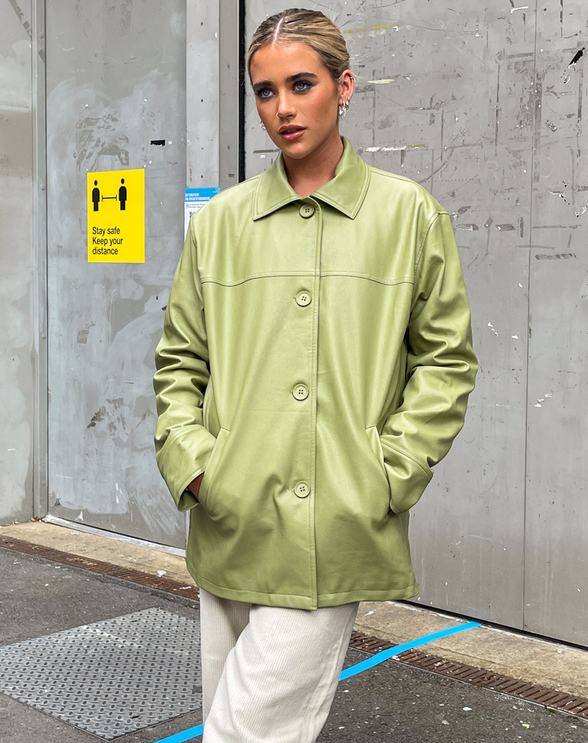 Image de MOTEL X OLIVIA NEILL Veste Walta en Pu Green