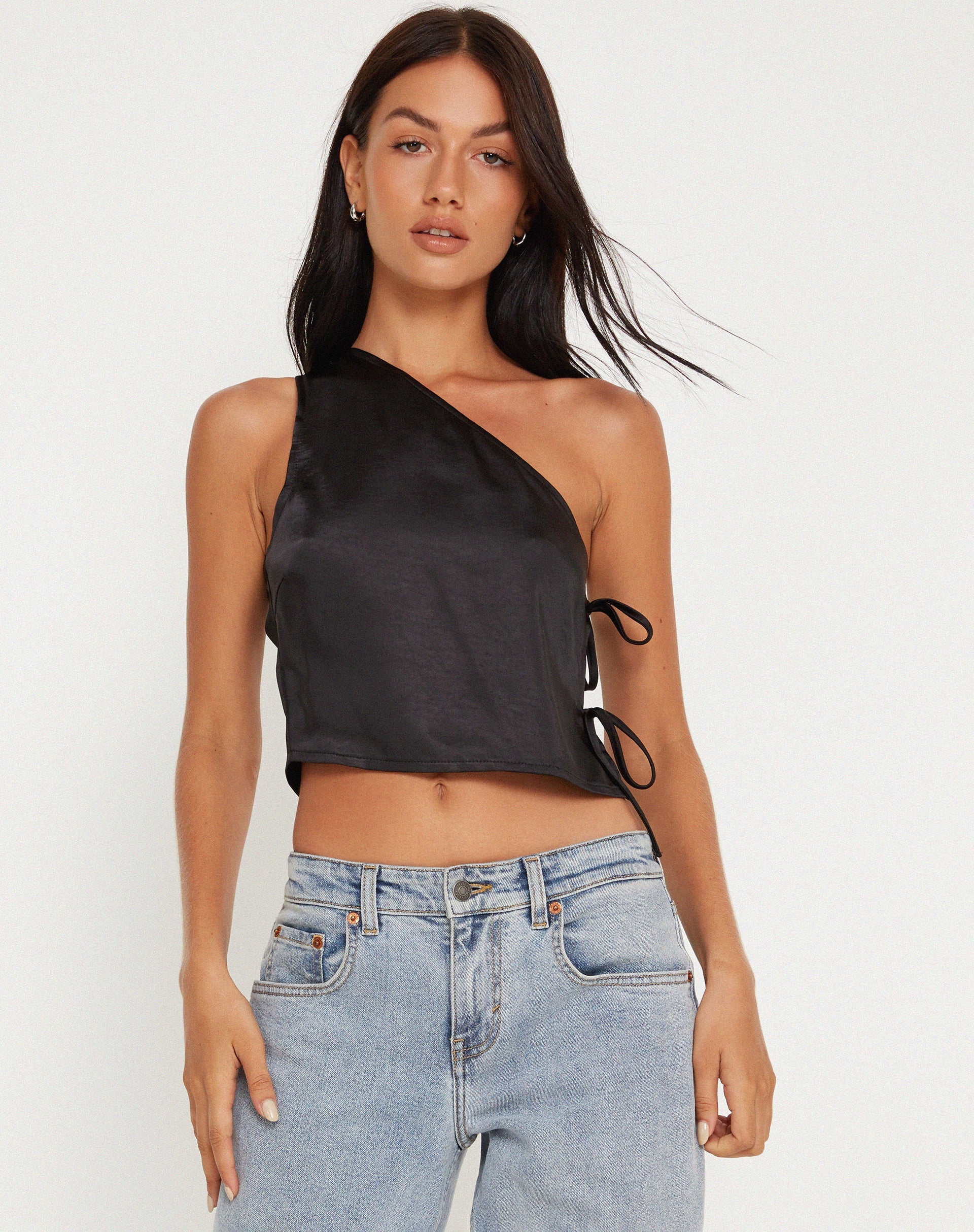 Image de Top asymétrique Floella en noir