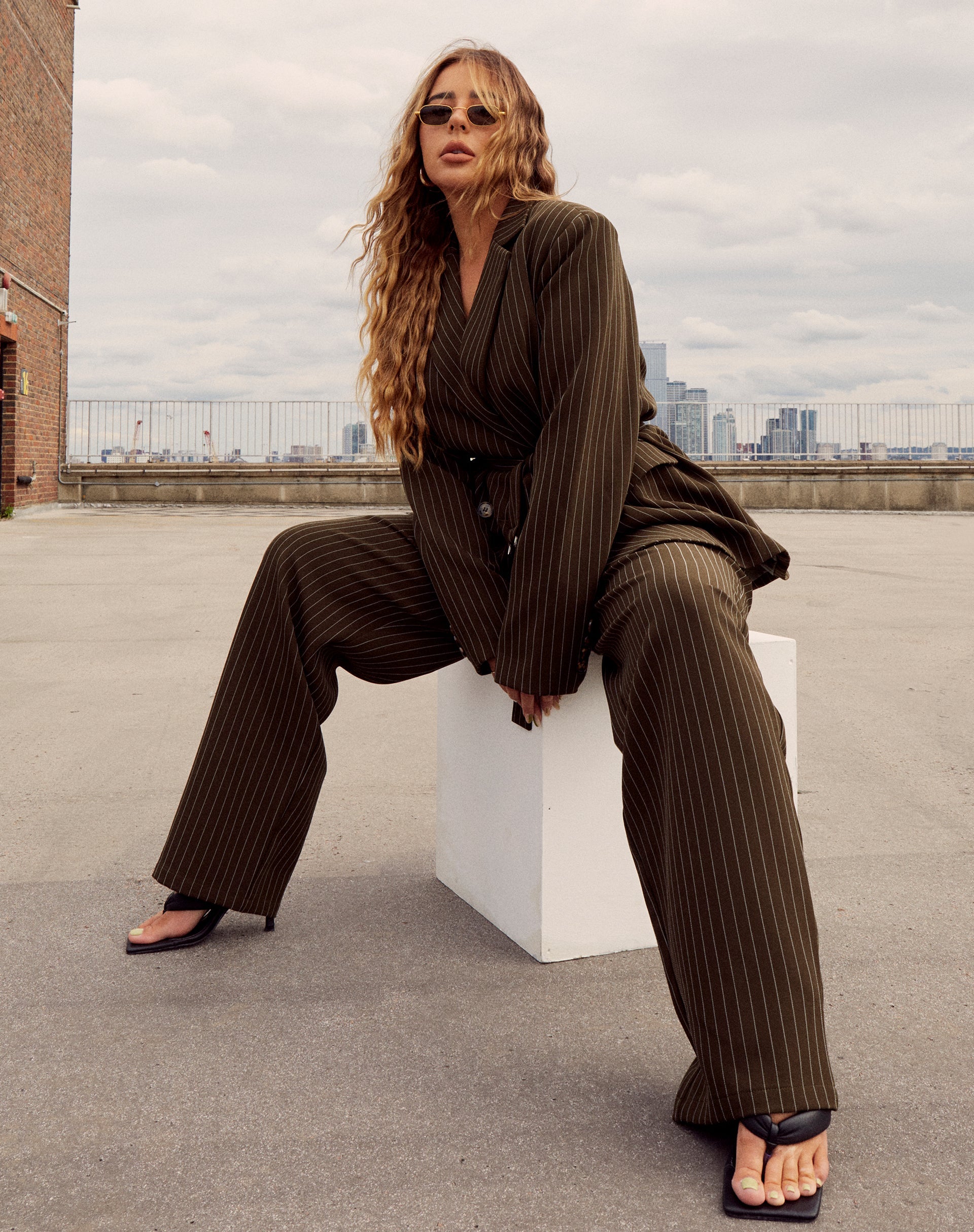 Image du pantalon Sakila en pinstripe kaki