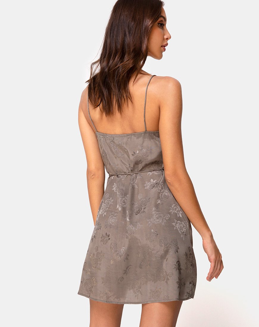 Robe enveloppante Furiosa en satin rose argenté gris