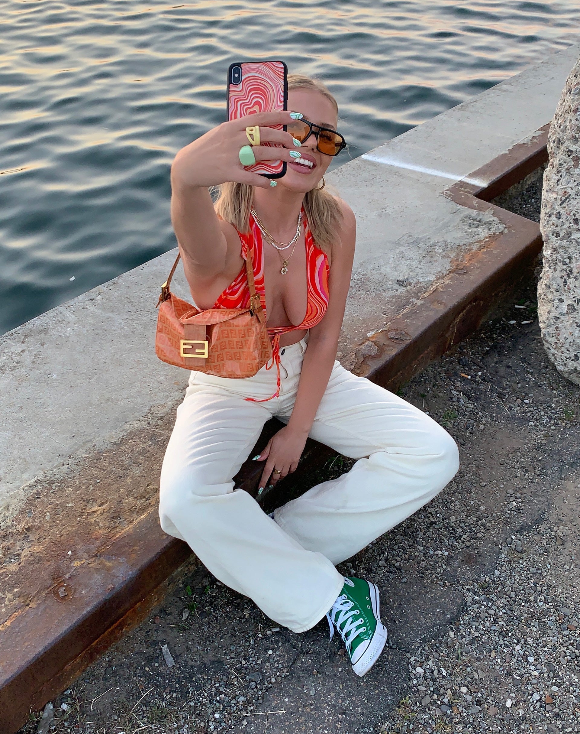 Image de l'étui pour Iphone Motel X Barbara Kristoffersen en 70s Ripple en Tangerine