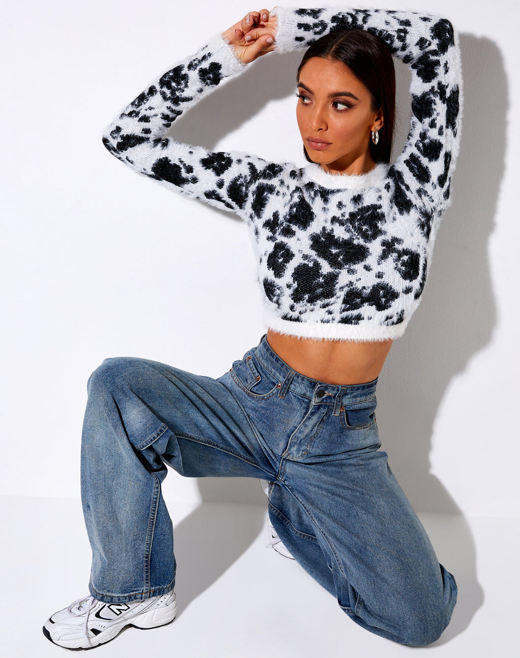 Pull Gail en tricot duveteux en peau de vache noir et blanc