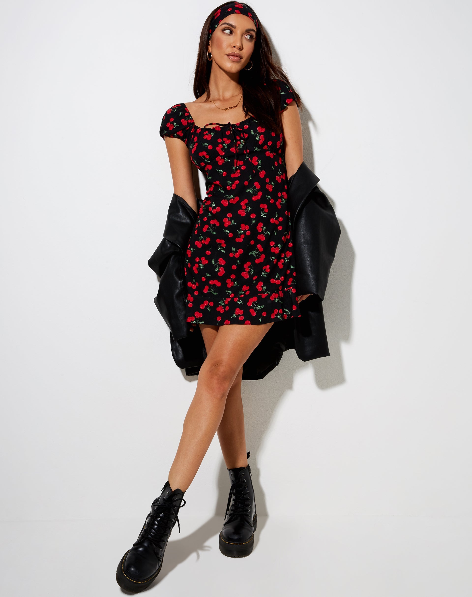 Image de la mini robe Galaca en cerises noires