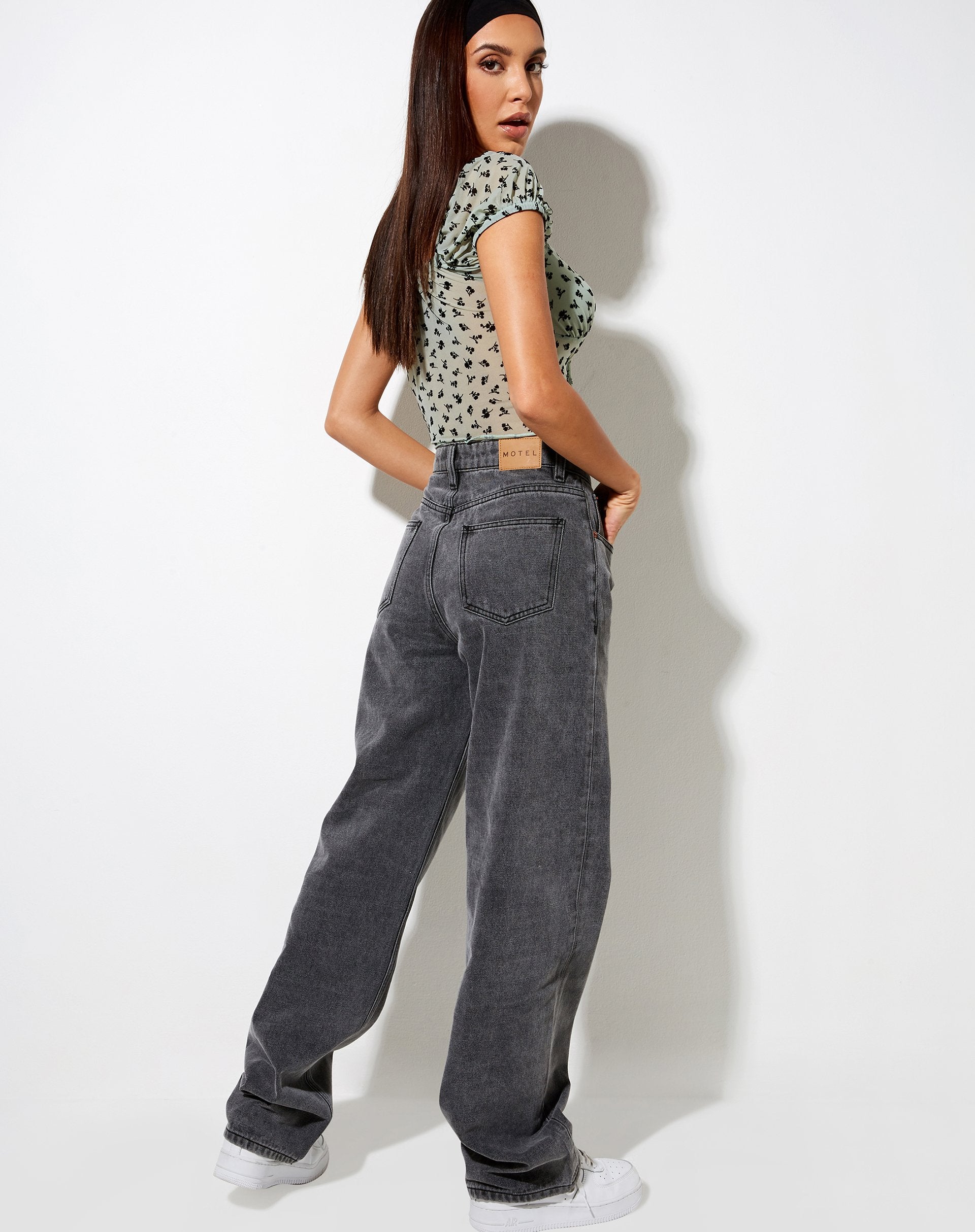Image de Ganika Crop Top in Sage Flower Buds Black Flock