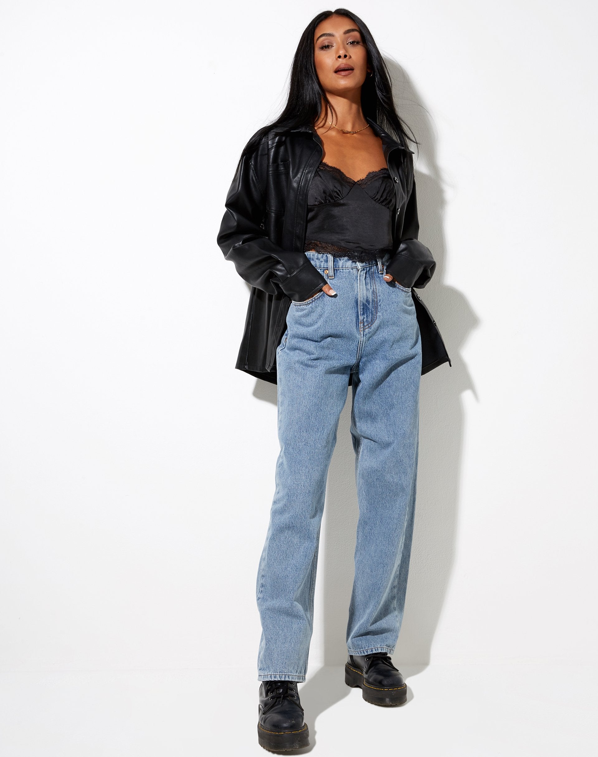 Image de Gemlou Cami Top in Satin Black
