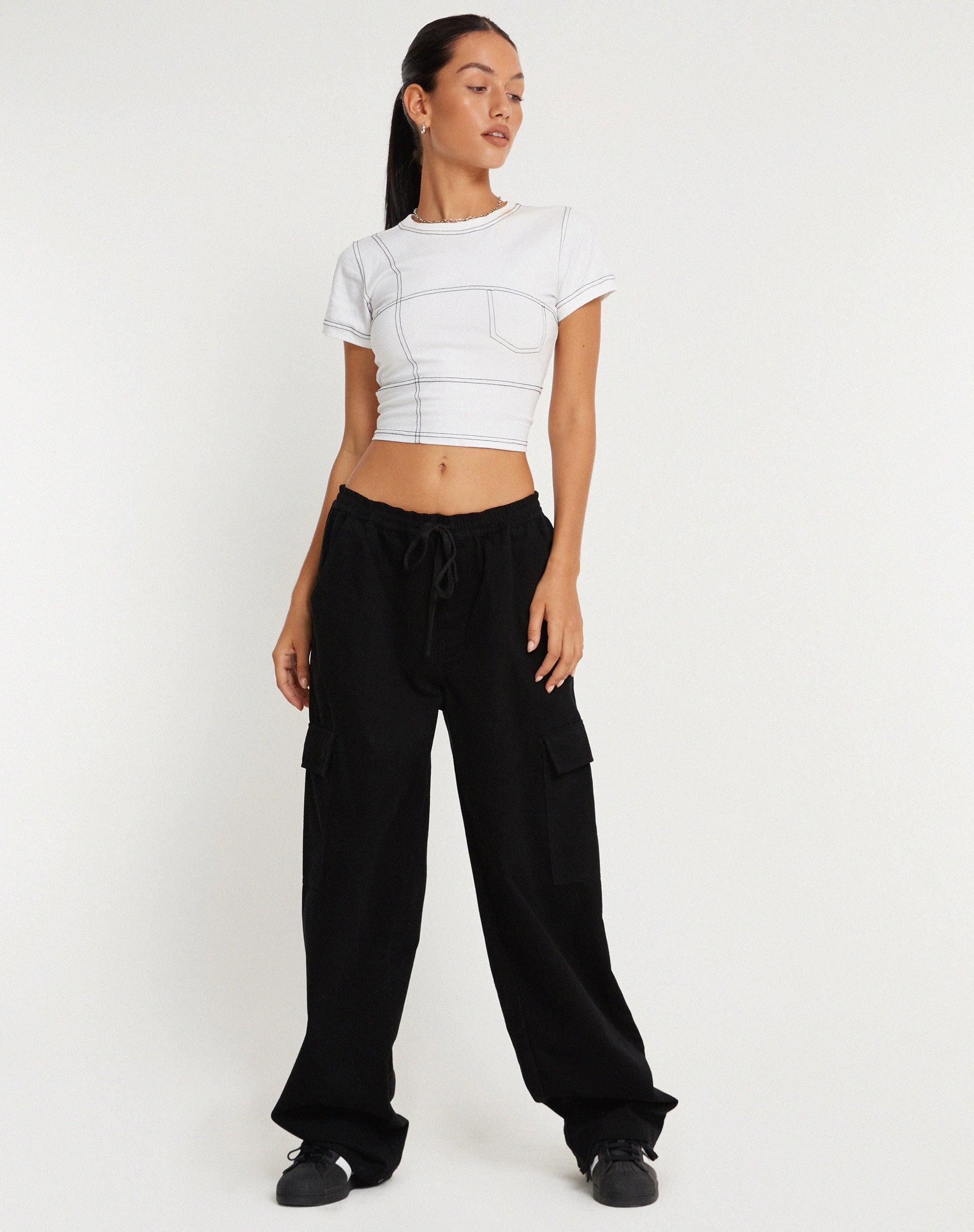 IMAGE DU Pantalon cargo à jambes larges Geona en noir
