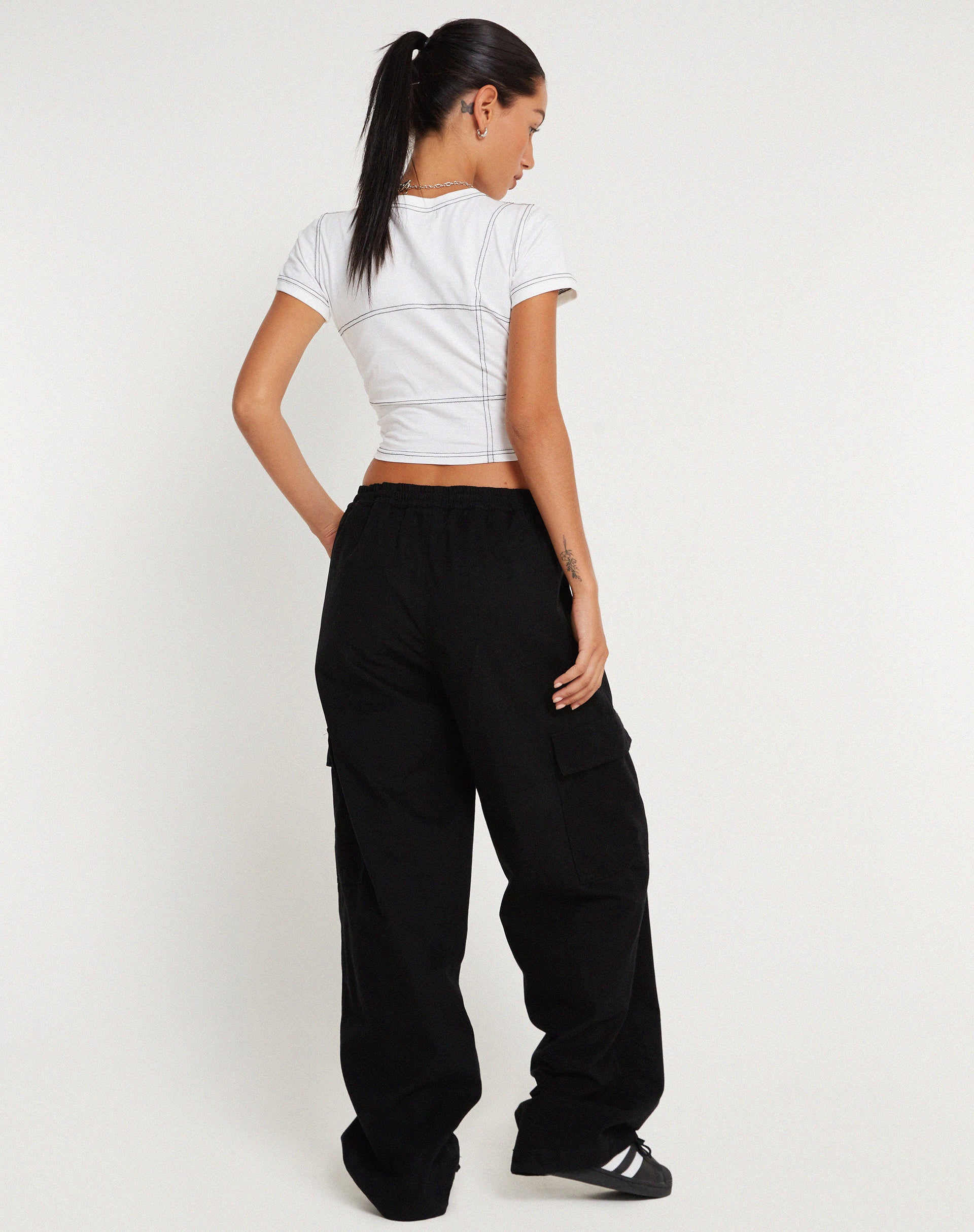 IMAGE DU Pantalon cargo à jambes larges Geona en noir