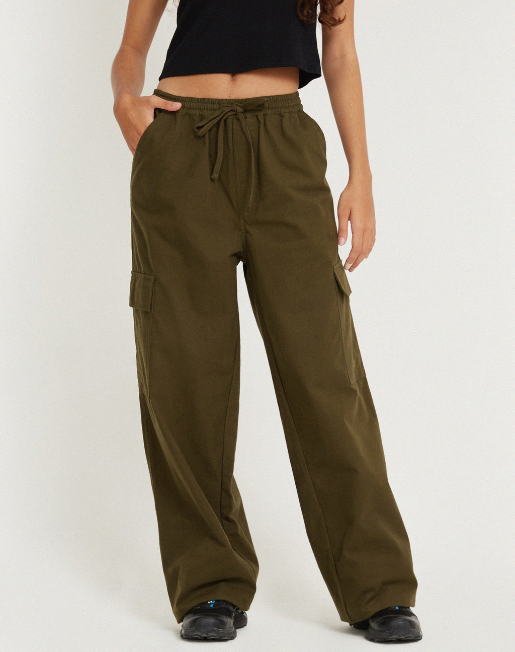 Pantalon cargo à jambes larges Geona en olive foncé