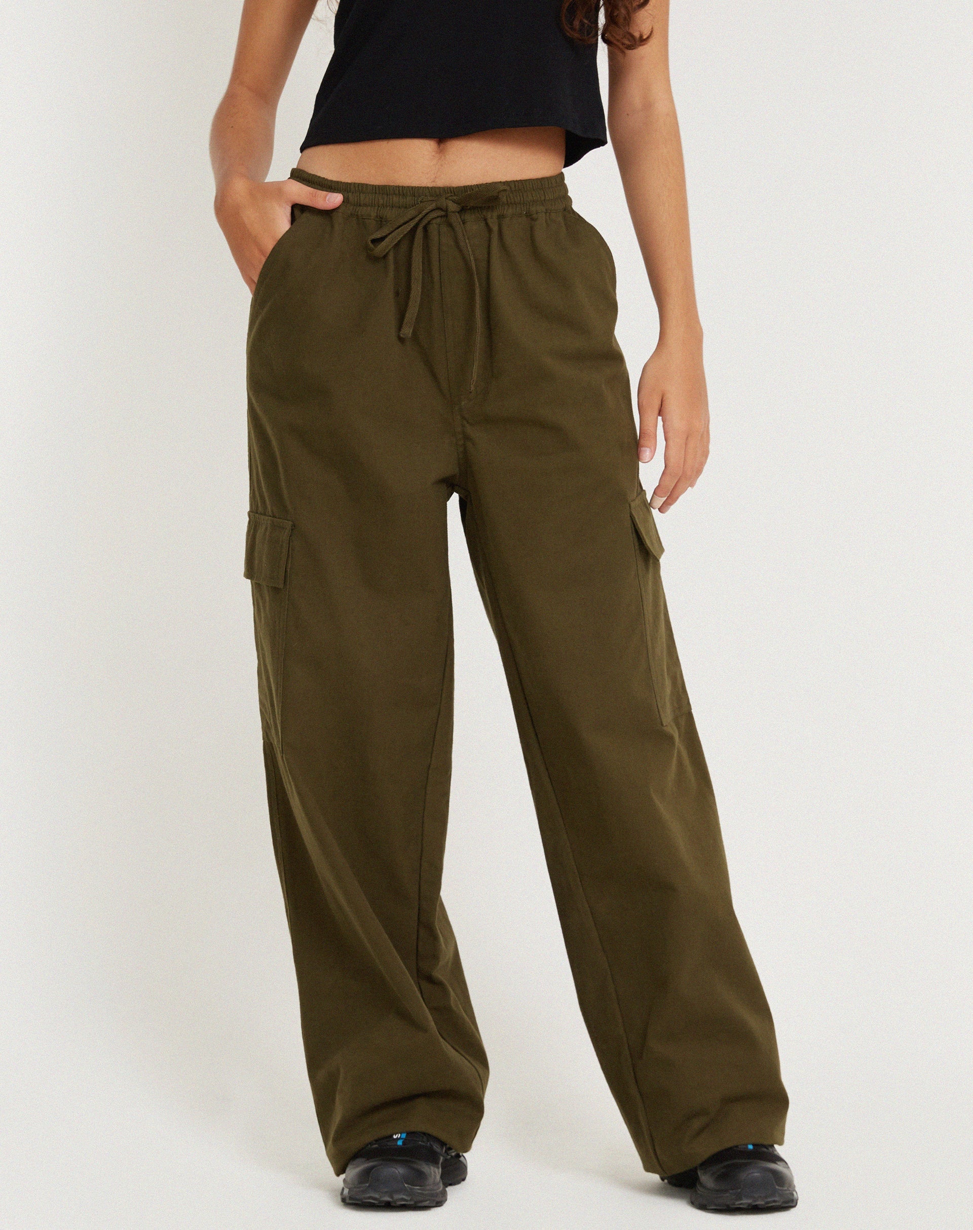 Image de Geona Pantalon cargo à jambes larges en olive foncé
