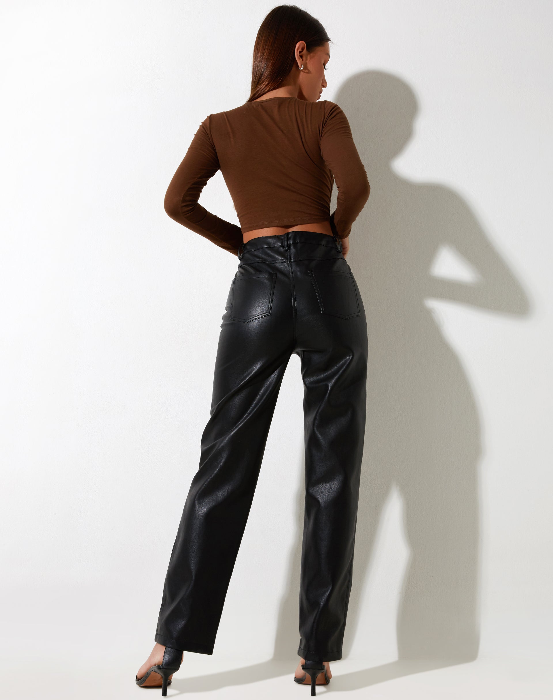 Gisy Crop Top in Cocoa Brown (Top court Gisy en brun cacao)