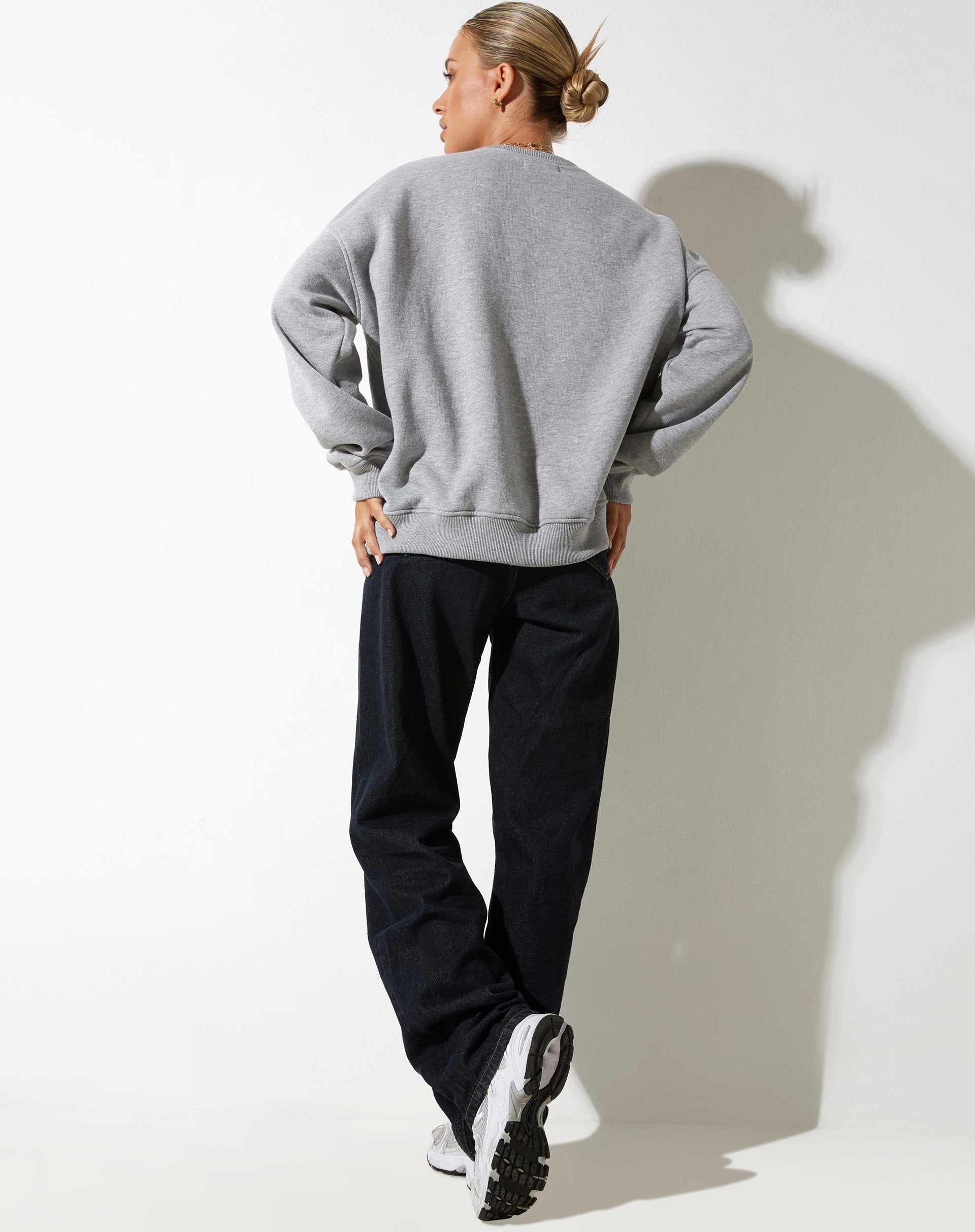 Image de Glan Sweatshirt en gris marron avec broderie "M Classics".