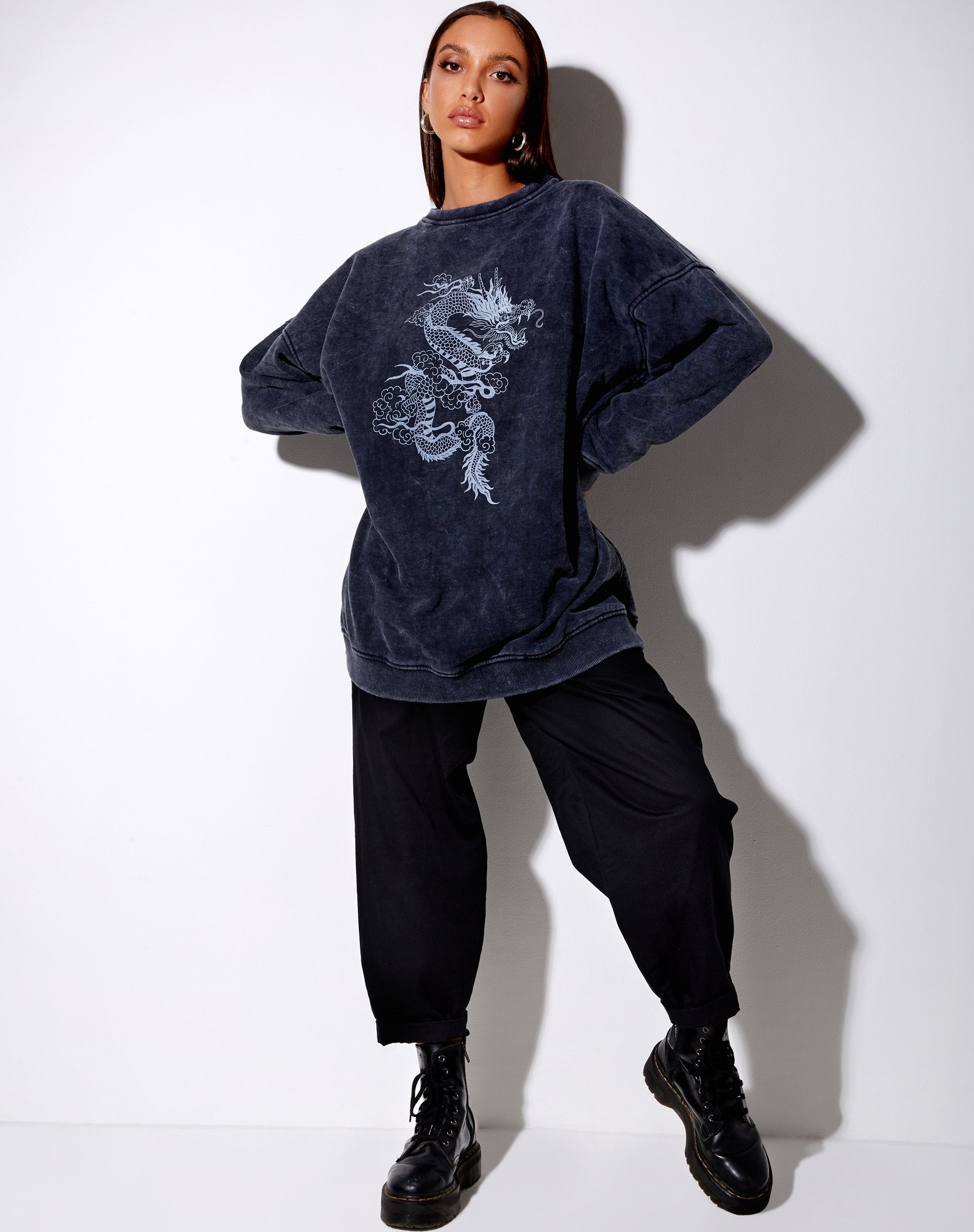 Image de Glo Sweatshirt in Black Wash Dragon