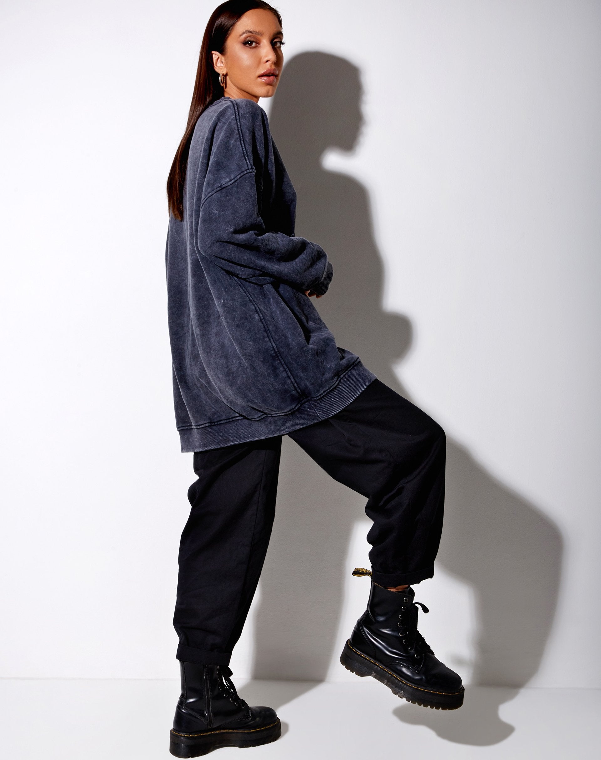 Image de Glo Sweatshirt in Black Wash Dragon